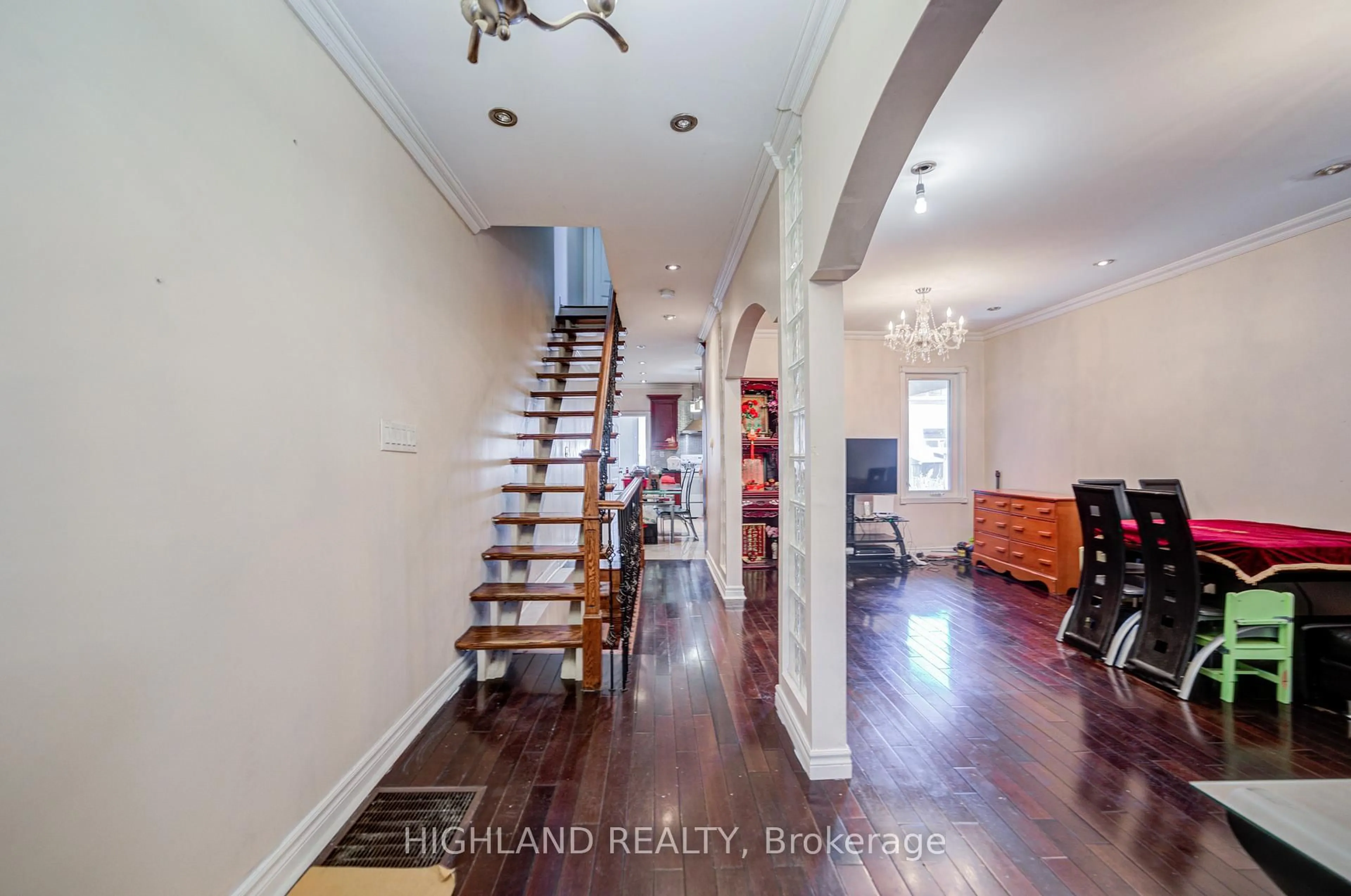 Indoor entryway for 123 Russett Ave, Toronto Ontario M6H 3M4