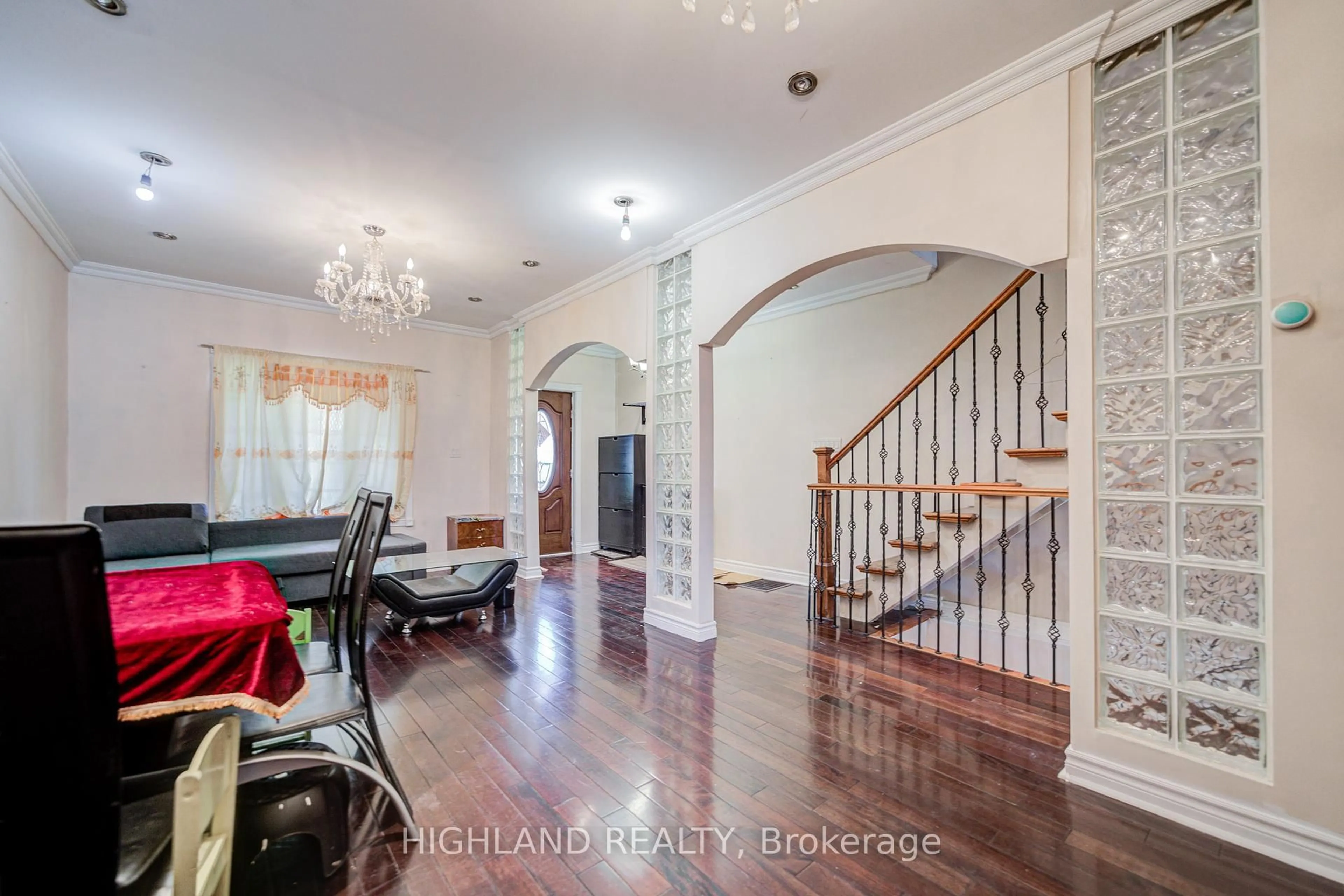 Indoor foyer for 123 Russett Ave, Toronto Ontario M6H 3M4