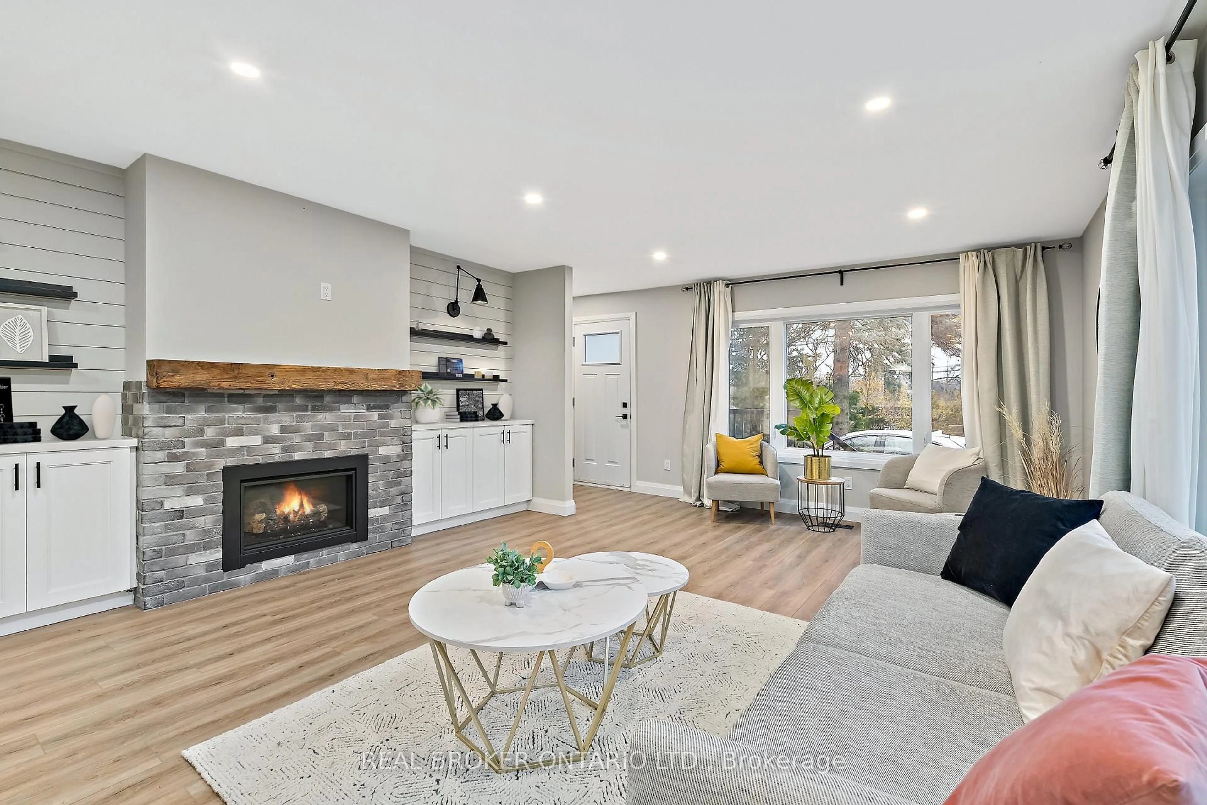 Living room with furniture, unknown for 7142 7 Highway, Halton Hills Ontario L7J 2L9