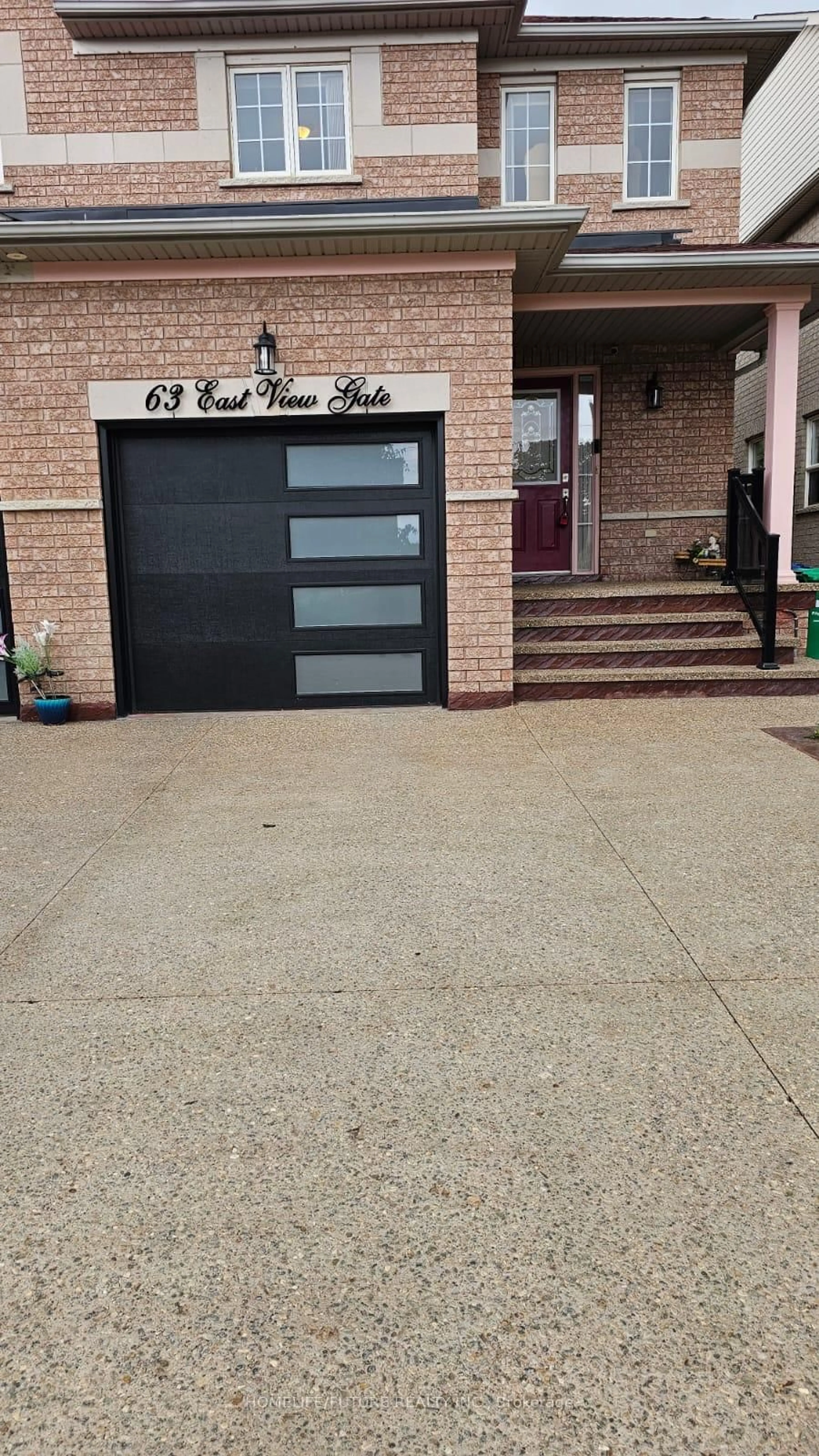 Indoor foyer for 63 Eastview Gate, Brampton Ontario L6P 1N5