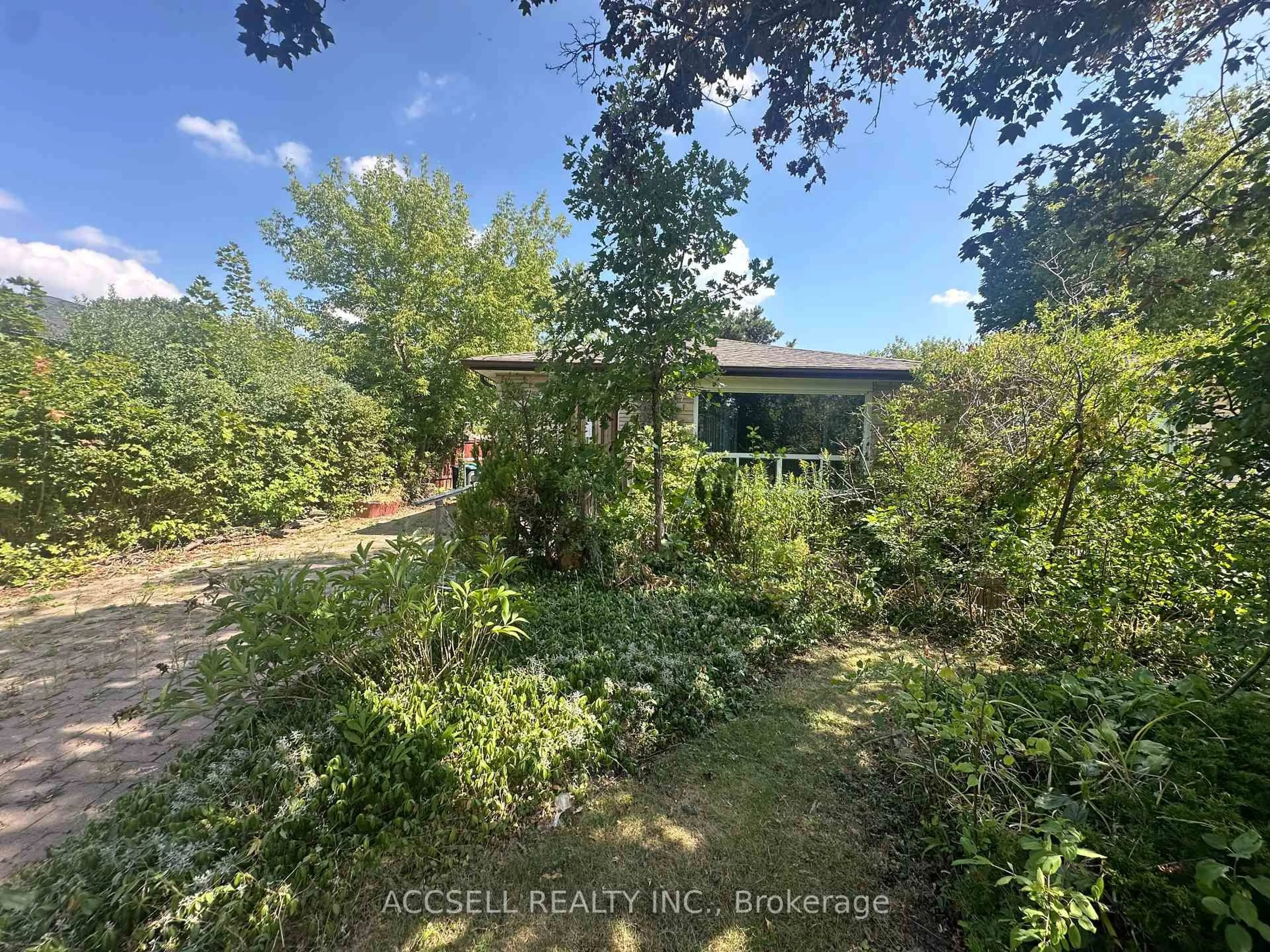 A pic from outside/outdoor area/front of a property/back of a property/a pic from drone, forest/trees view for 137 Earnscliffe Circ, Brampton Ontario L6T 2B6