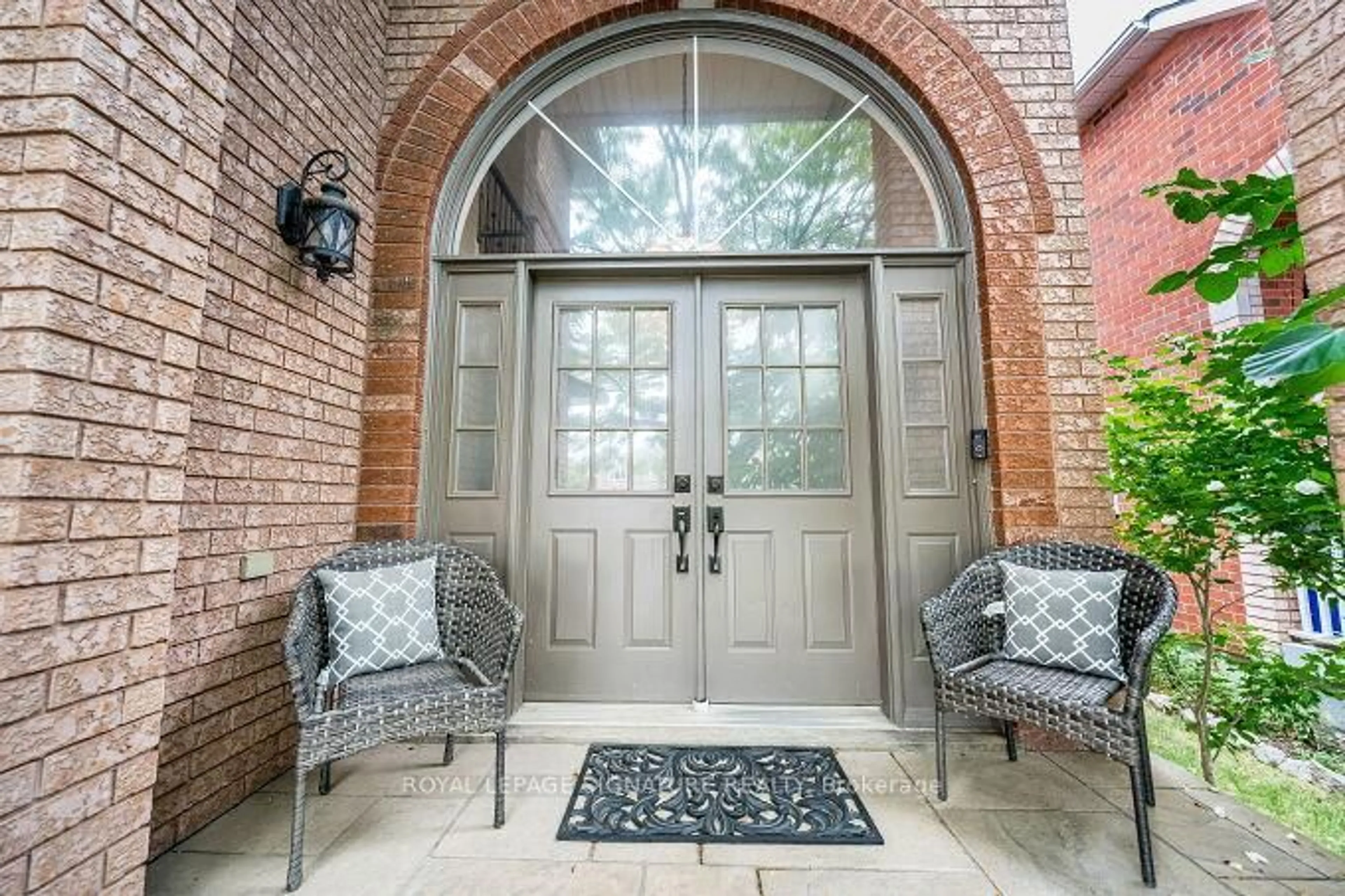 Indoor entryway for 6874 Lisgar Dr, Mississauga Ontario L5N 6V1