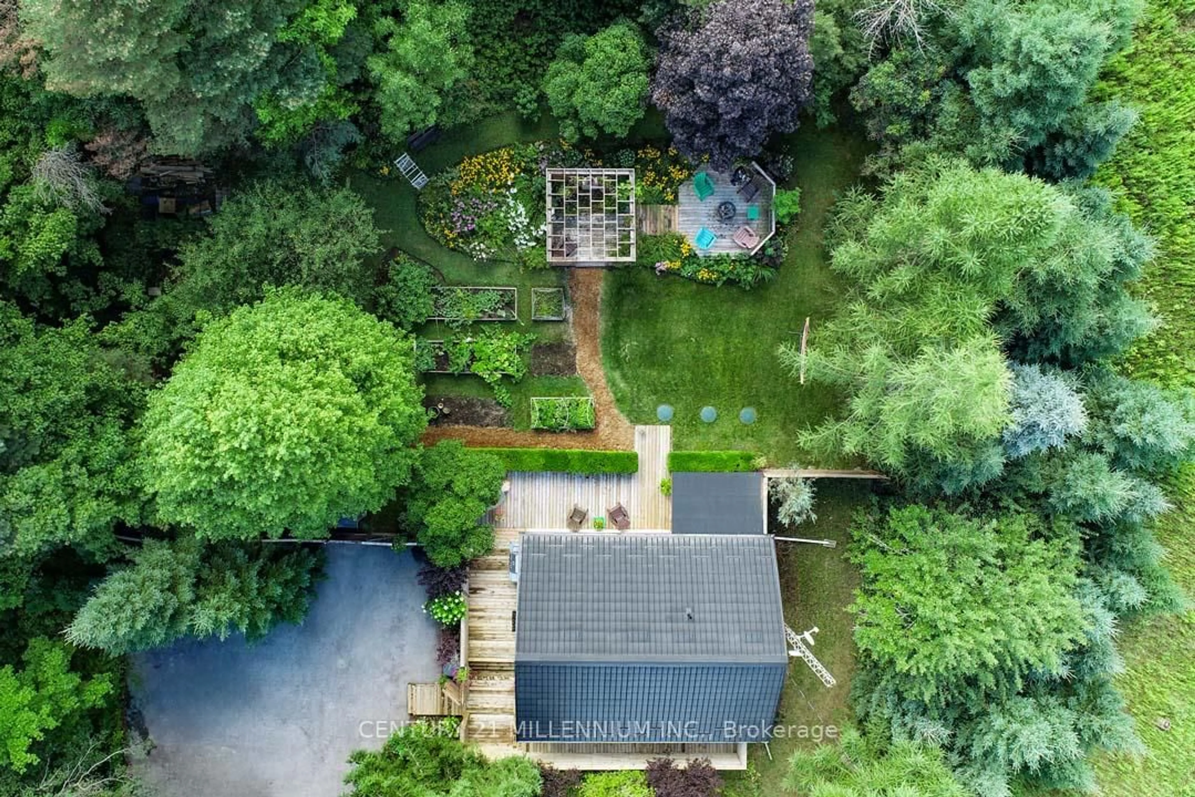 A pic from outside/outdoor area/front of a property/back of a property/a pic from drone, forest/trees view for 707 Charleston Sdrd, Caledon Ontario L7K 0S1