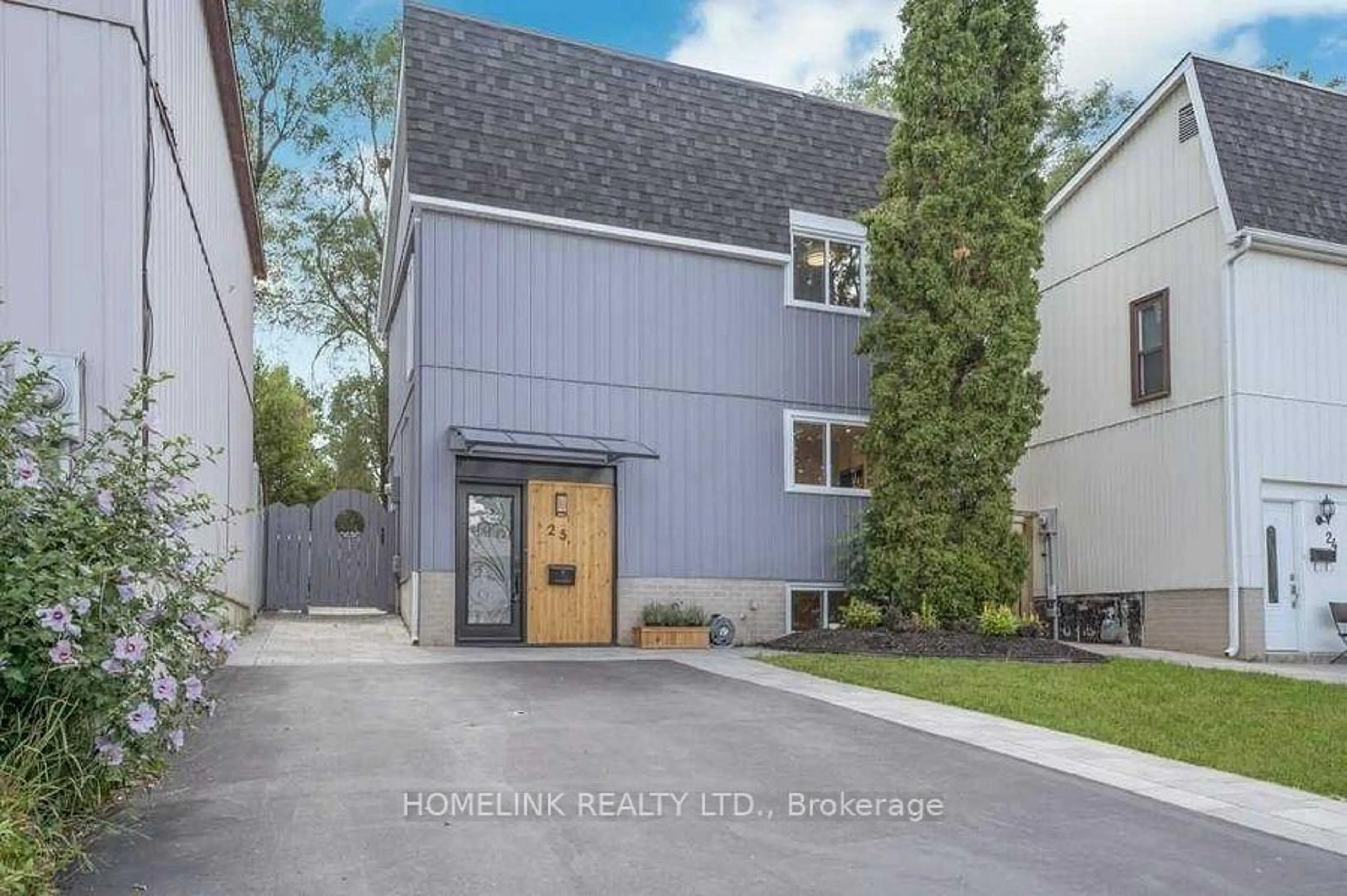 Home with brick exterior material, unknown for 25 Hercules Crt, Brampton Ontario L6S 1X6