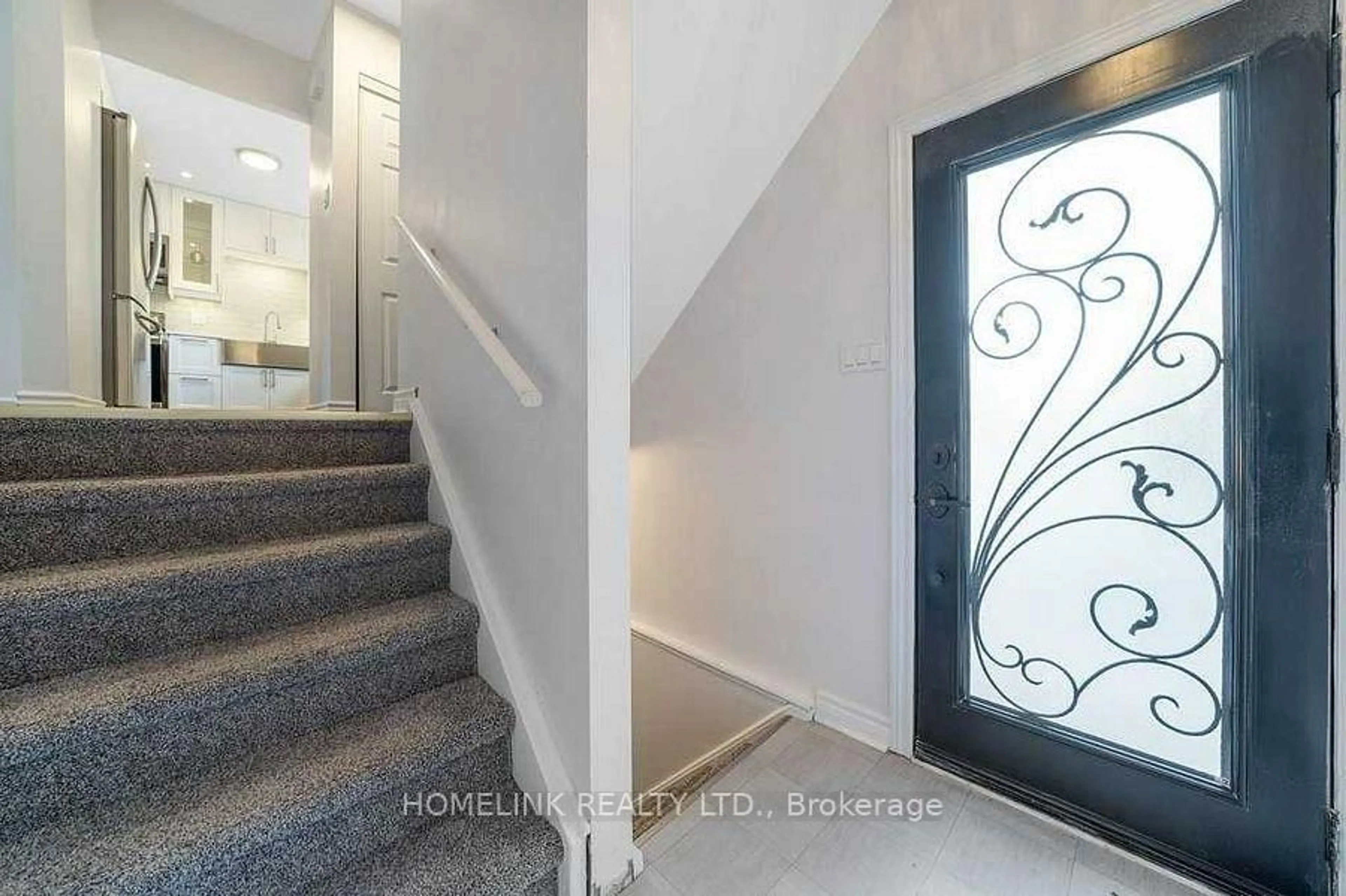 Indoor entryway for 25 Hercules Crt, Brampton Ontario L6S 1X6
