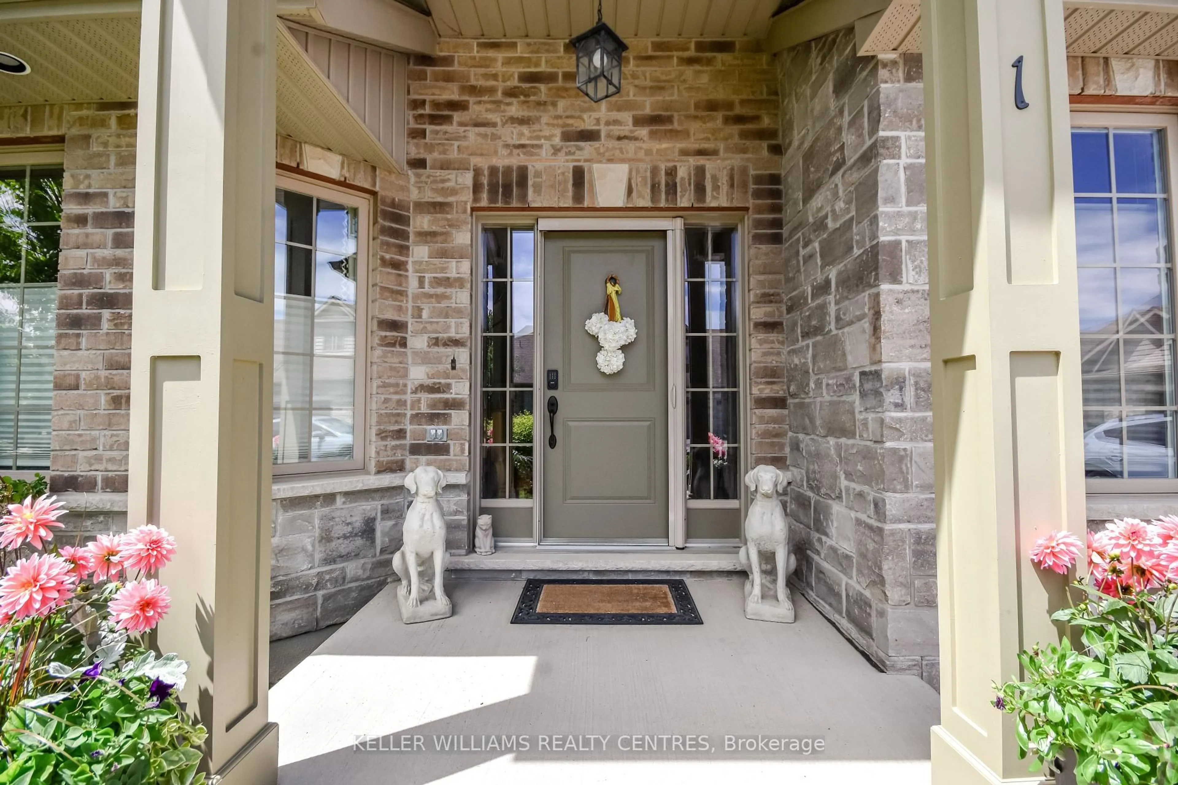 Indoor entryway for 10 Reddington Dr #1, Caledon Ontario L7E 4C3