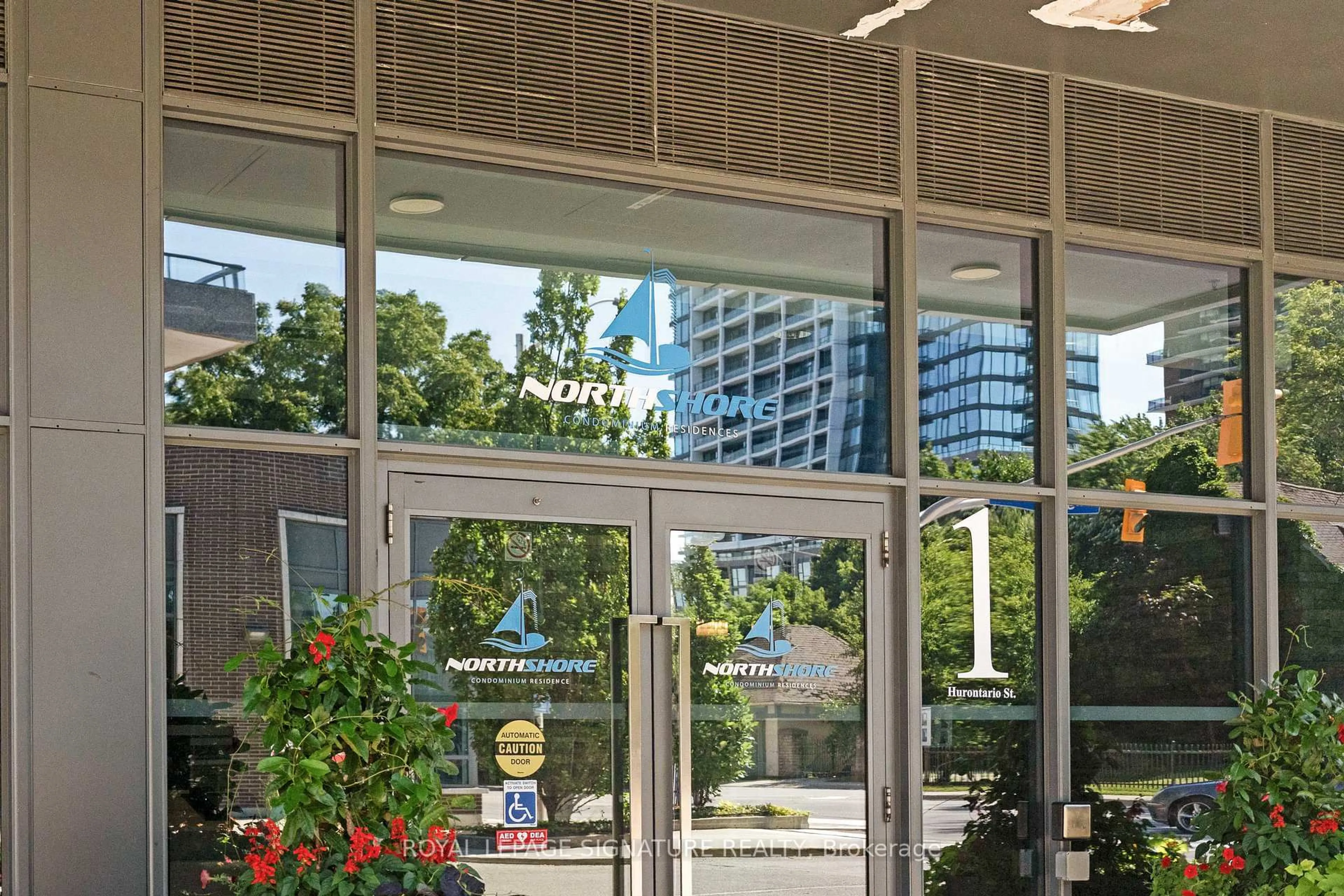Indoor foyer for 1 Hurontario St #1901, Mississauga Ontario L5G 0A3