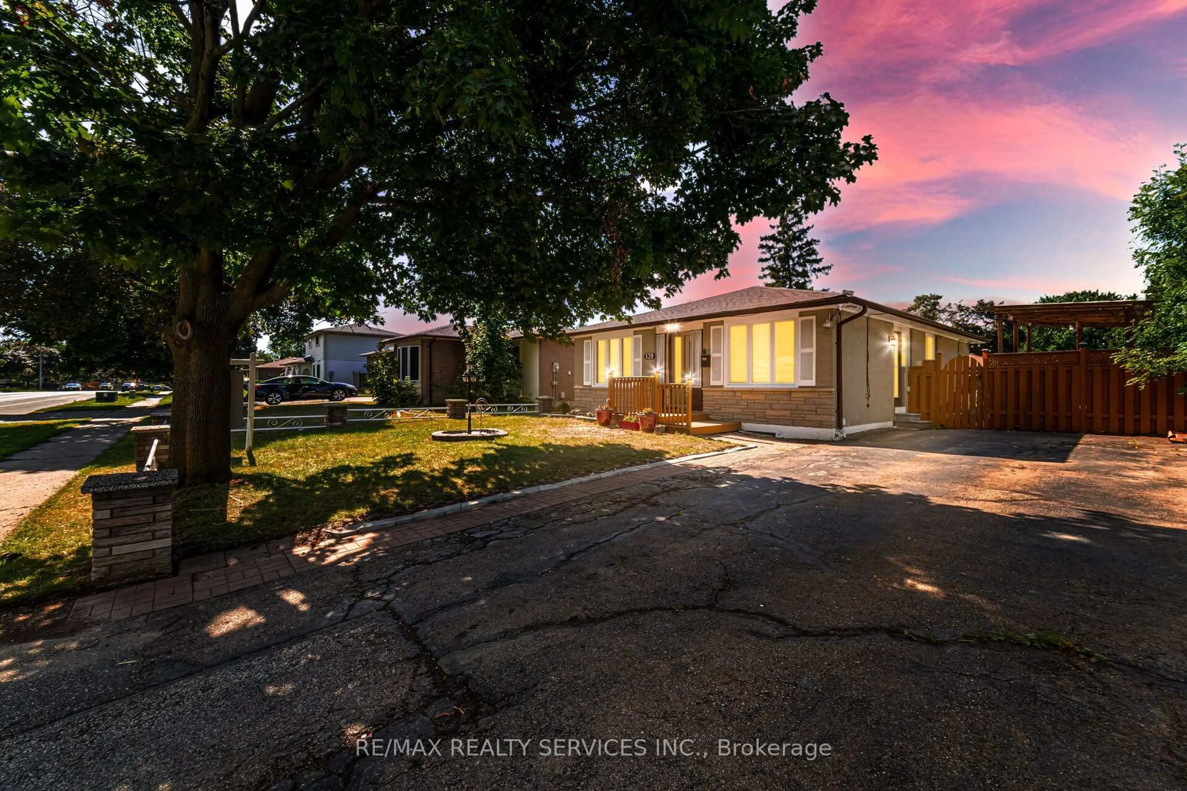 A pic from outside/outdoor area/front of a property/back of a property/a pic from drone, street for 139 Rutherford Rd, Brampton Ontario L6V 2J4