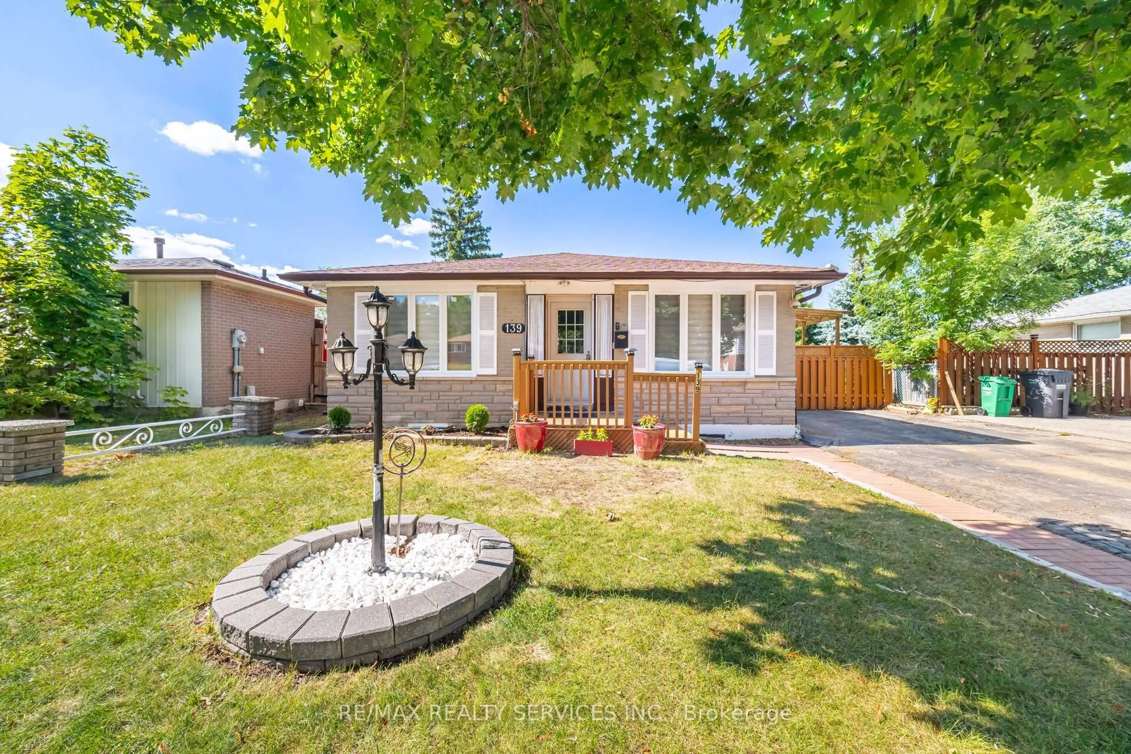 Home with brick exterior material, street for 139 Rutherford Rd, Brampton Ontario L6V 2J4