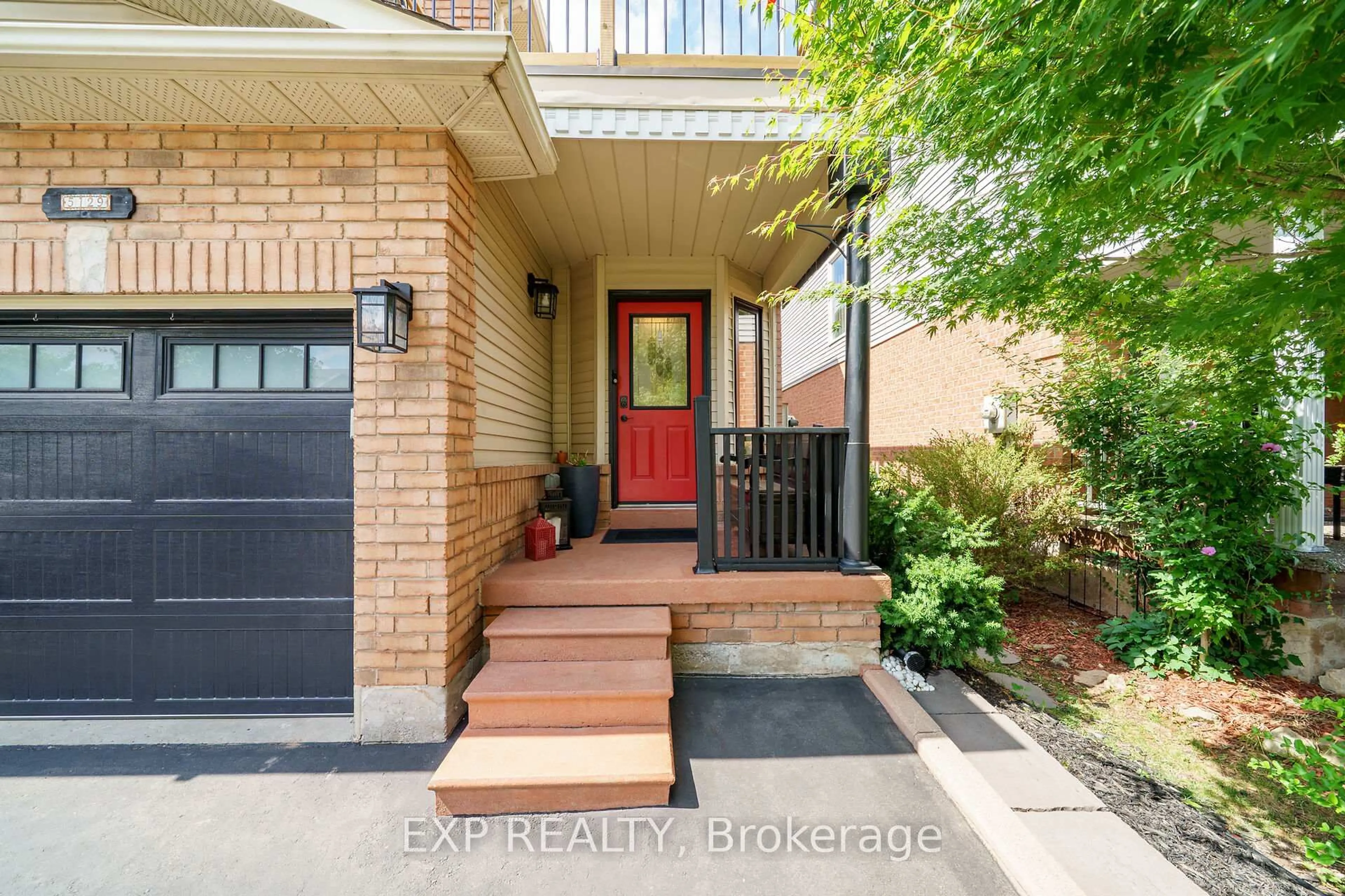 Indoor entryway for 5129 Lampman Ave, Burlington Ontario L7L 6L1
