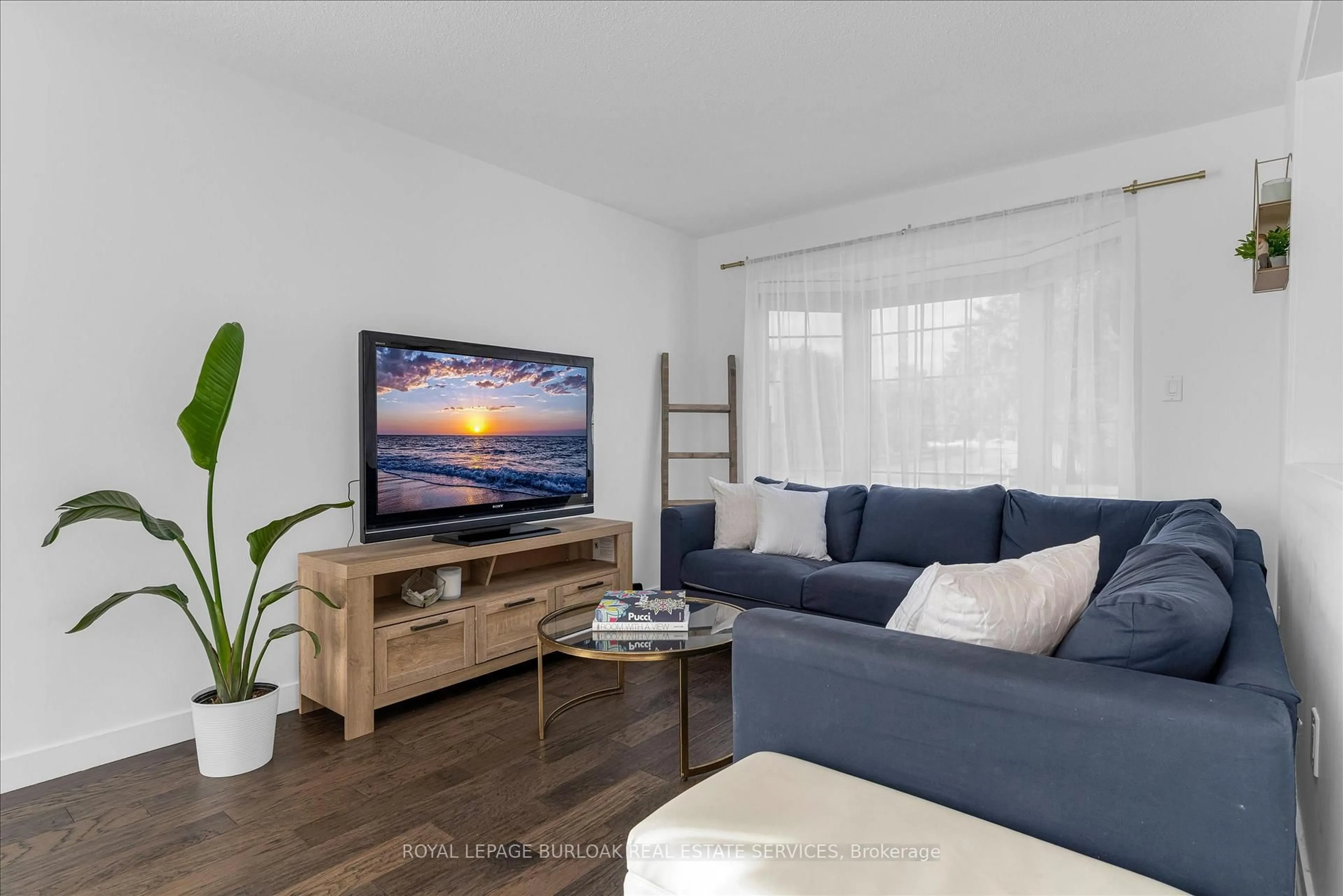 Living room with furniture, wood/laminate floor for 1500 Riley Ave, Burlington Ontario L7M 3C1