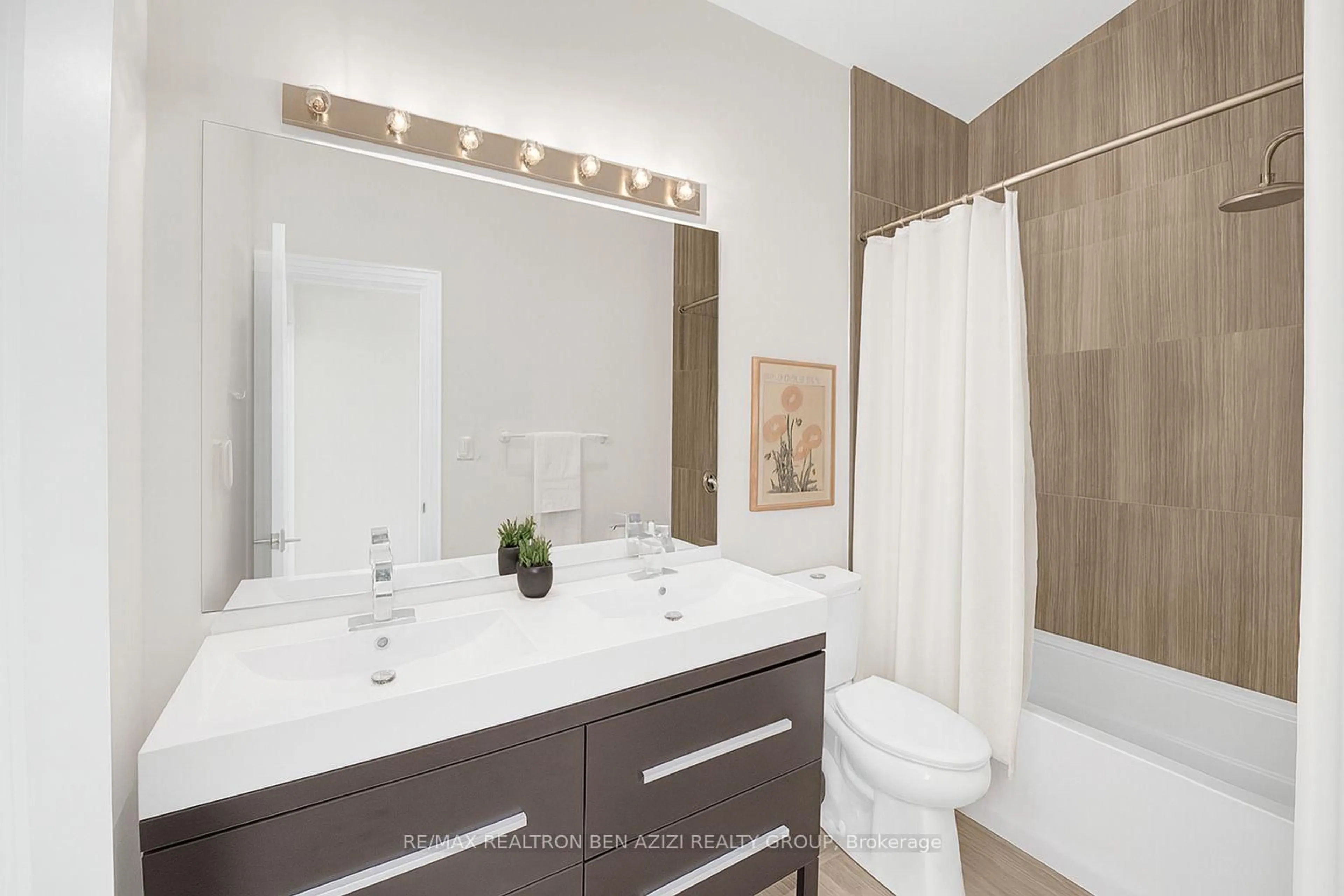 Contemporary bathroom, ceramic/tile floor for 1070 BRIAR HILL Ave, Toronto Ontario M6B 1M7