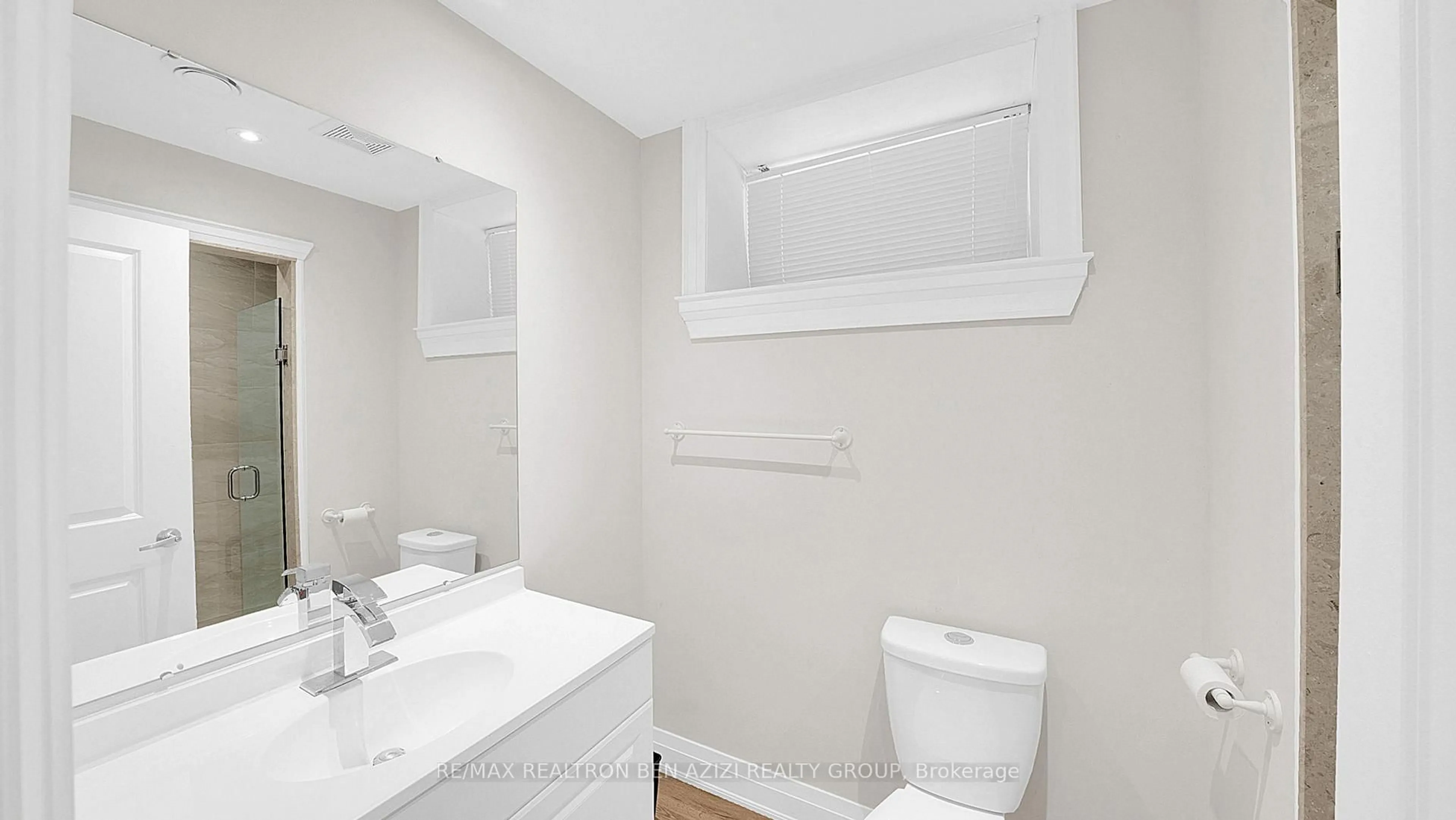 Standard bathroom, unknown for 1070 BRIAR HILL Ave, Toronto Ontario M6B 1M7