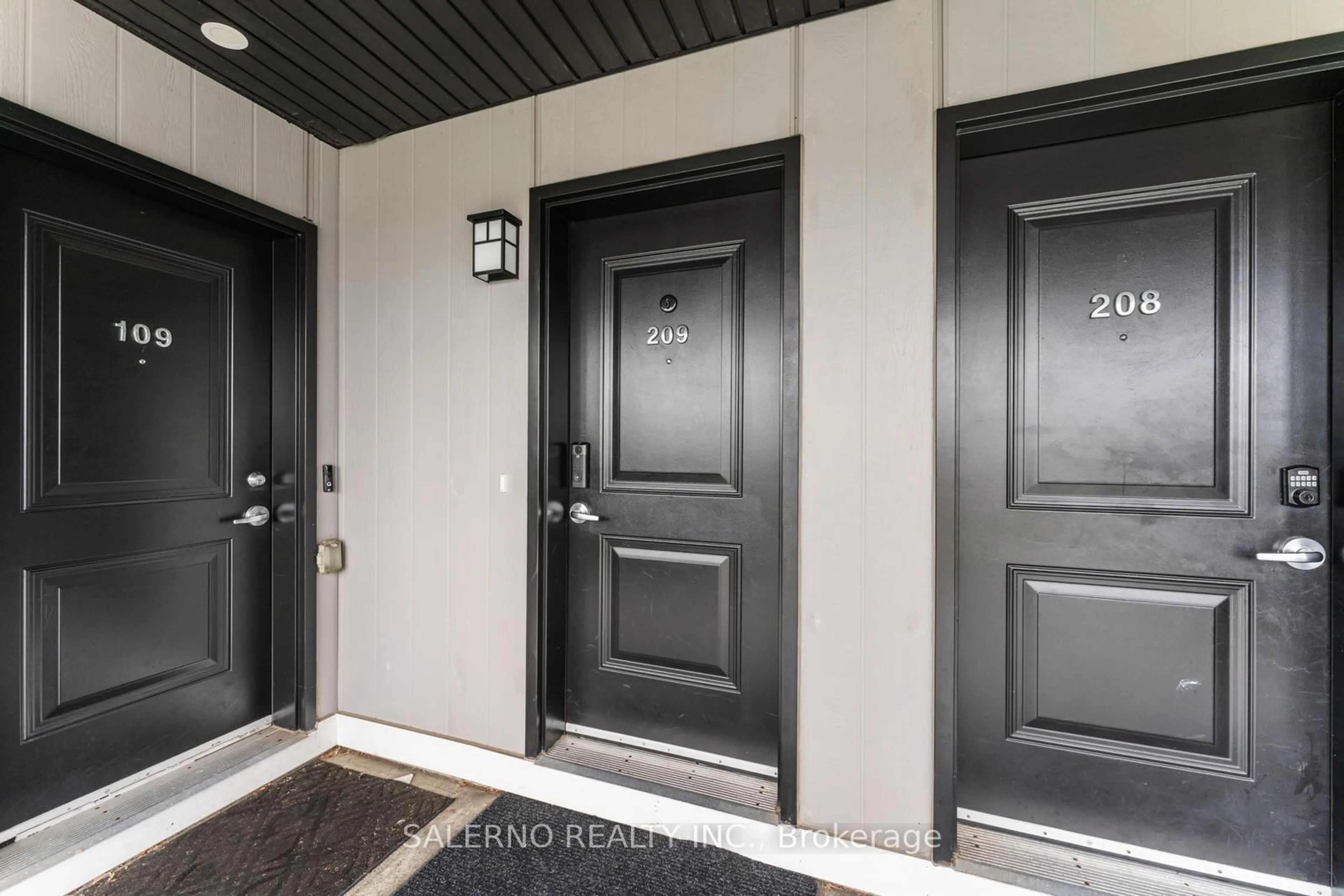 Indoor entryway for 1206 Main St #209, Milton Ontario L7B 1K1