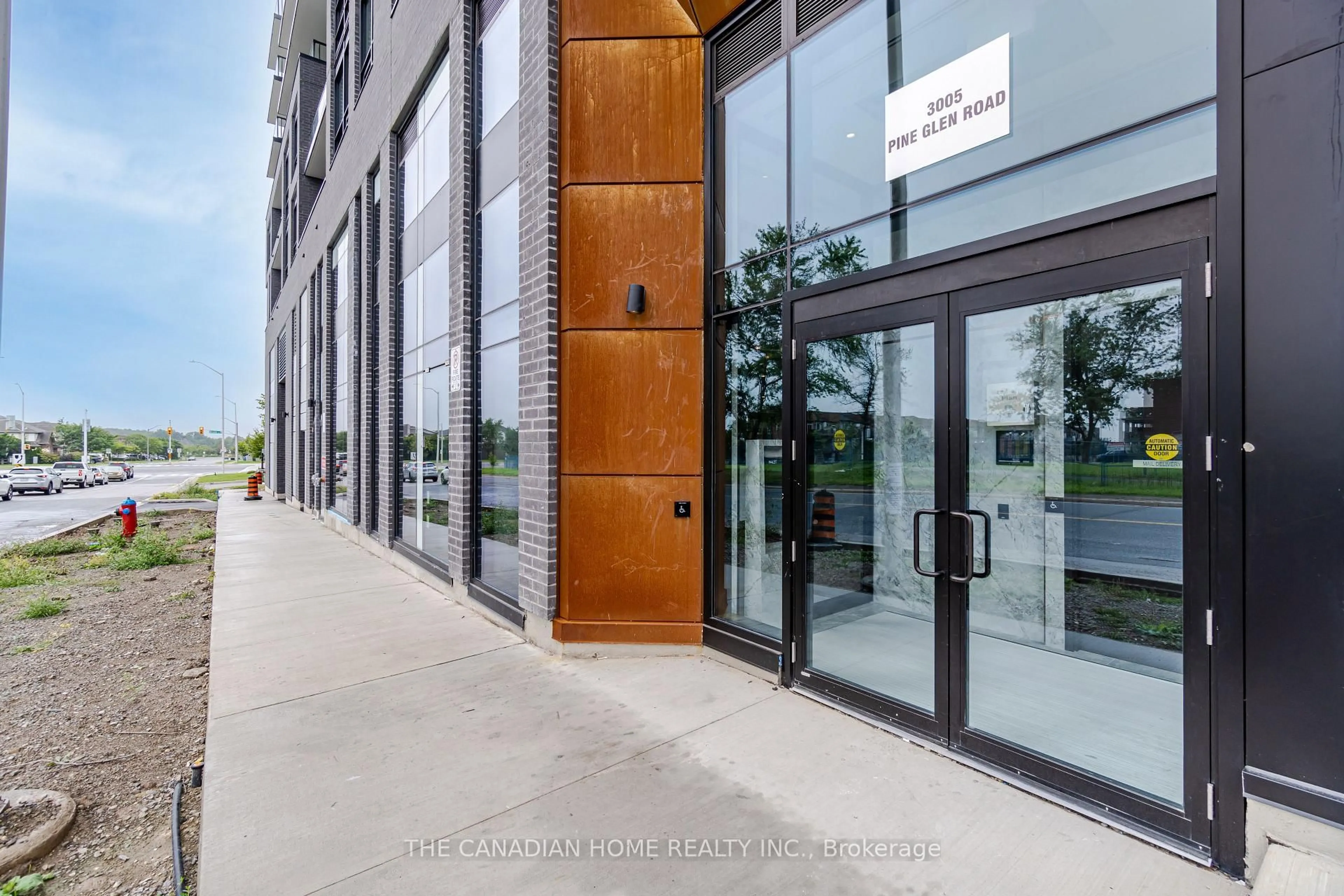 Indoor foyer for 3005 PINE GLEN Rd #407, Oakville Ontario L6M 5P5