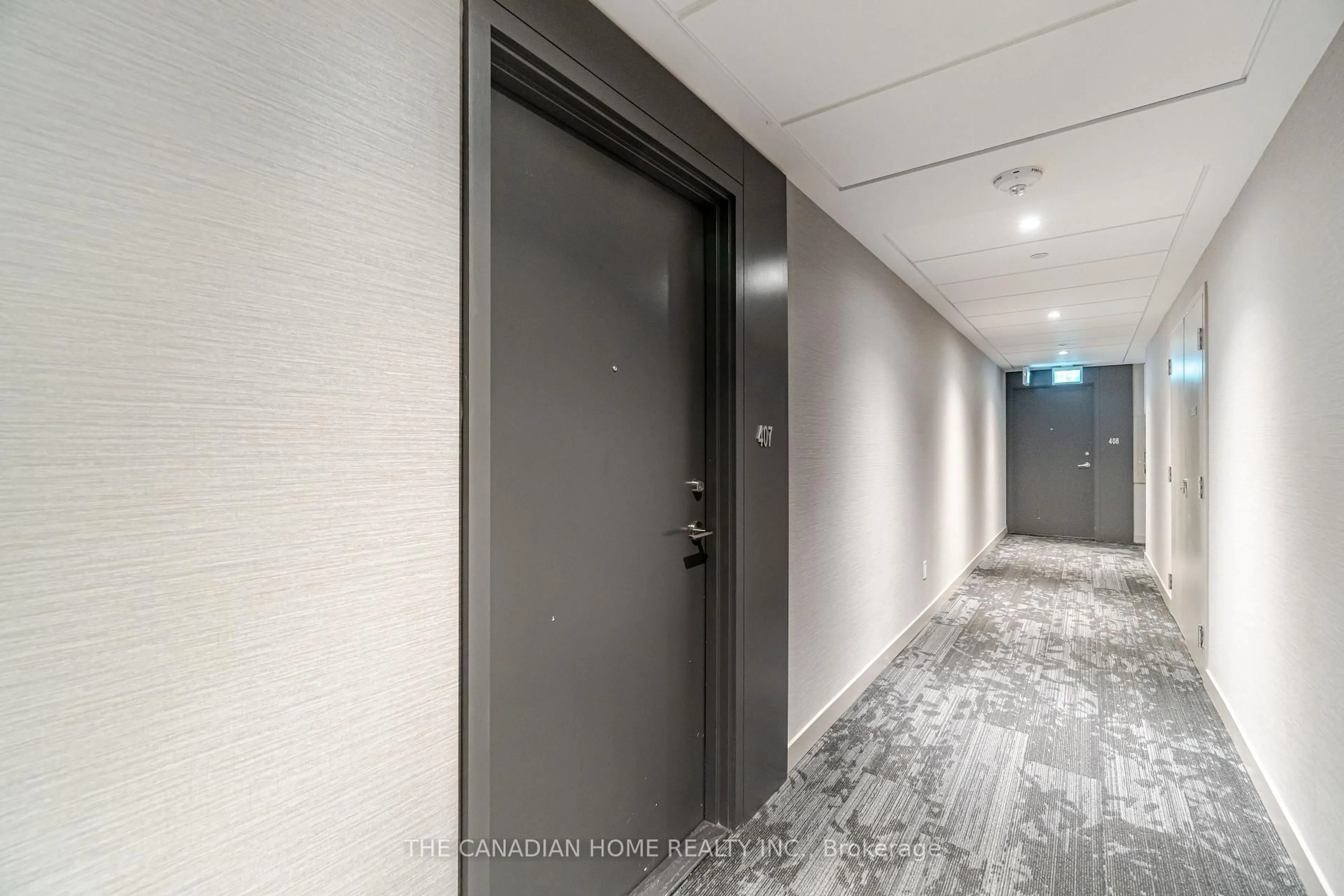 Indoor foyer for 3005 PINE GLEN Rd #407, Oakville Ontario L6M 5P5