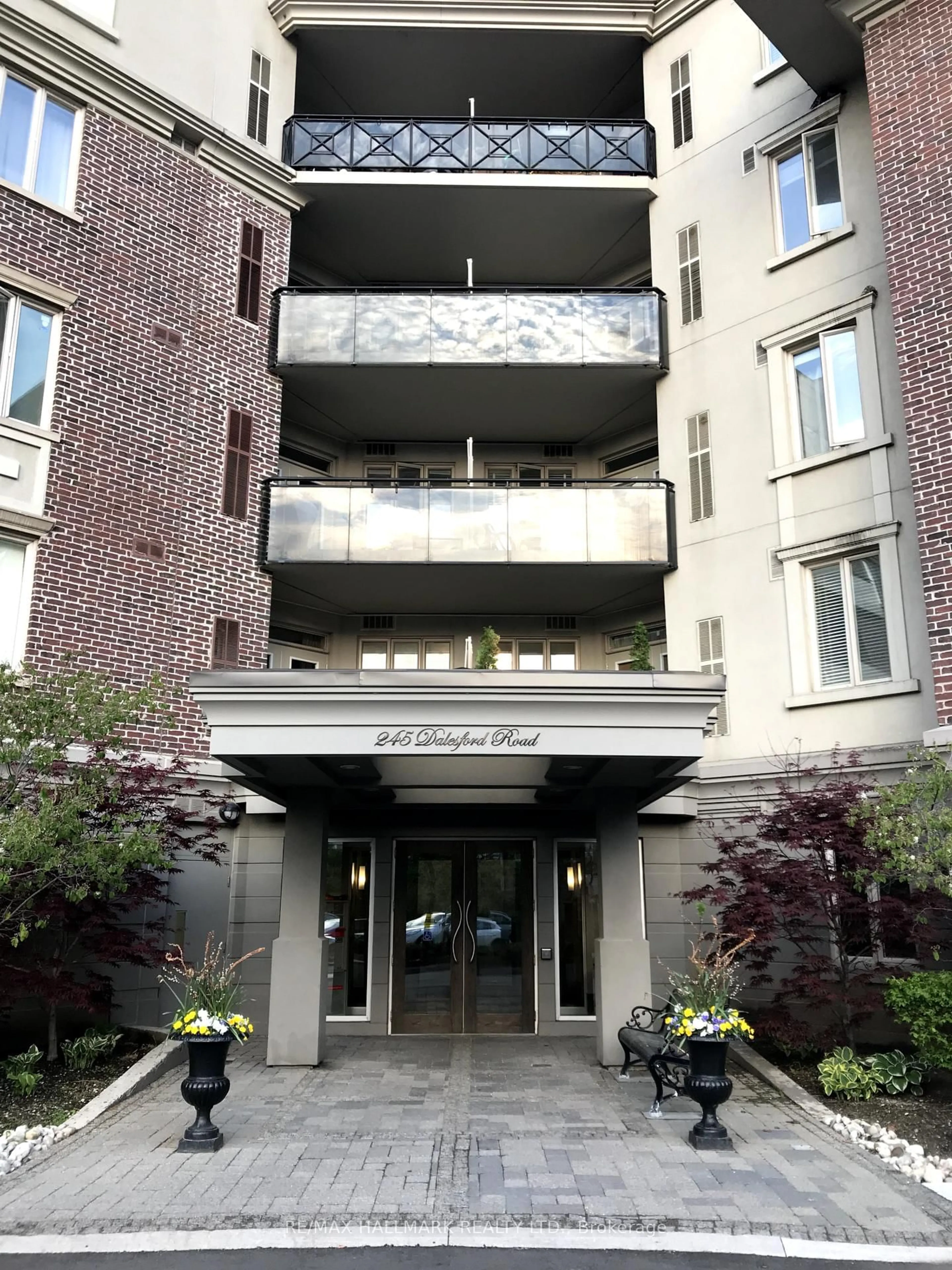 Indoor foyer for 245 Dalesford Rd #115, Toronto Ontario M8Y 4H7