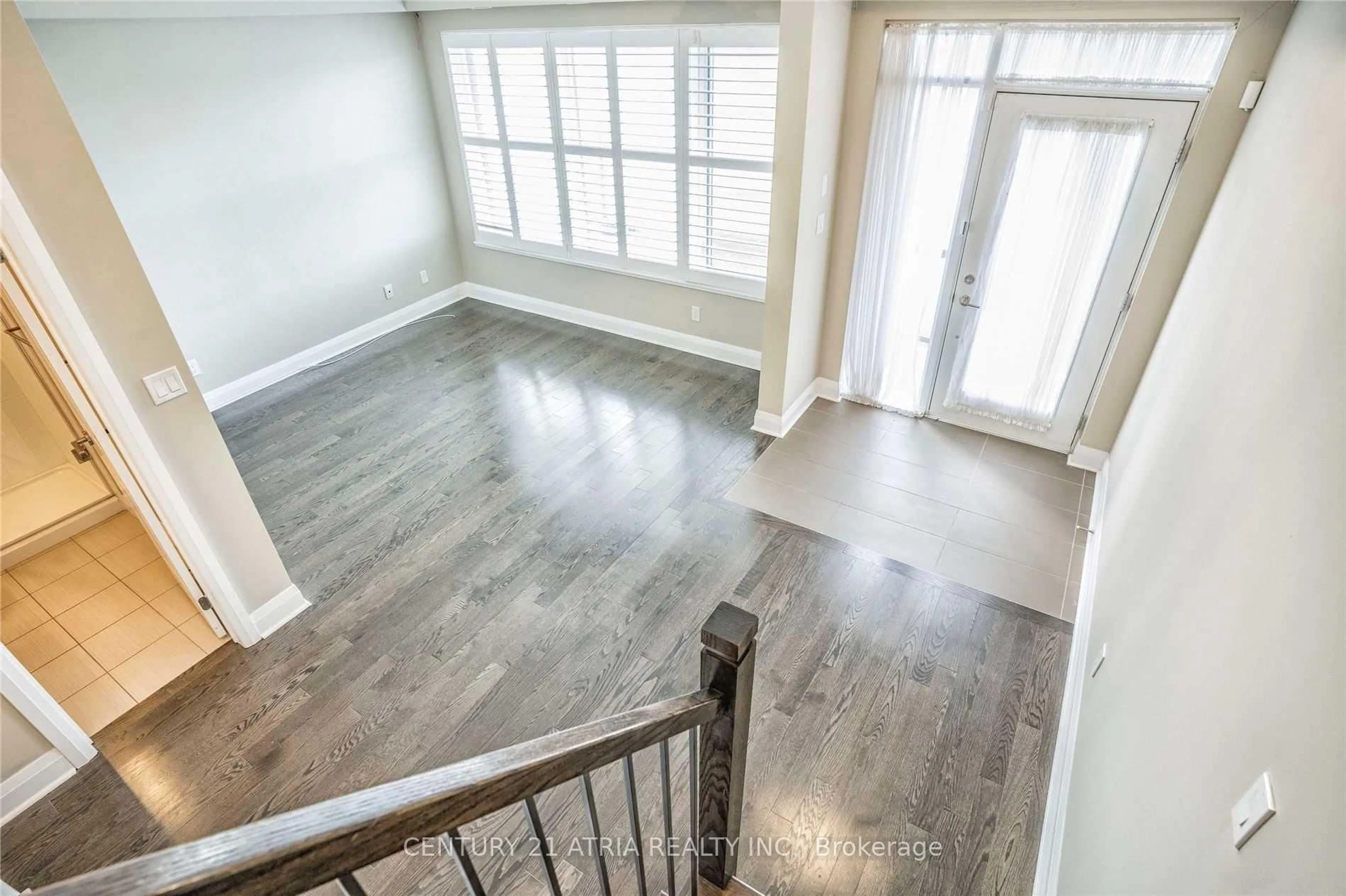 Indoor entryway for 110 Little Creek Rd #6, Mississauga Ontario L5R 0E9