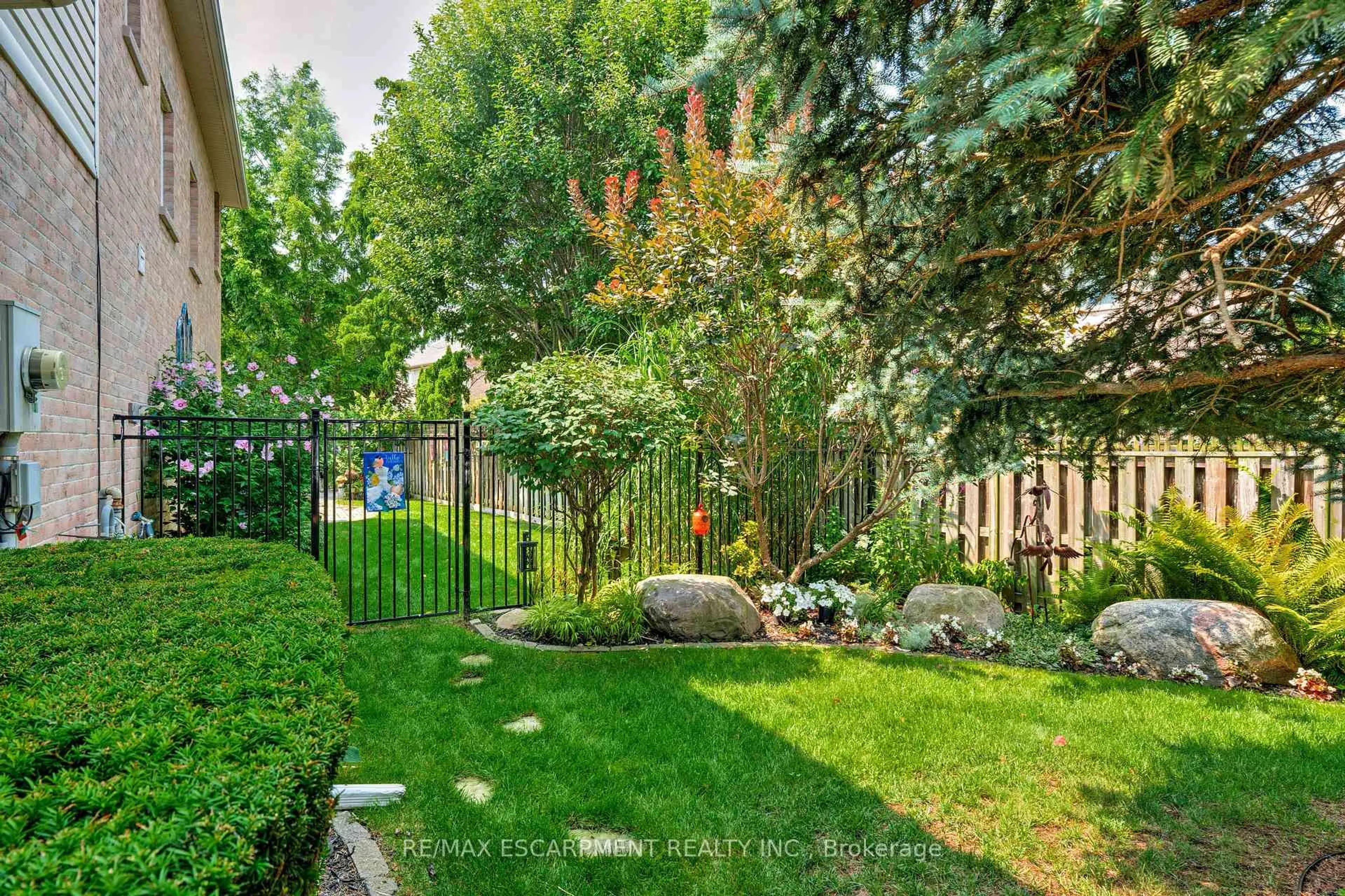 Patio, street for 2511 Boros Rd #40, Burlington Ontario L7M 5B2