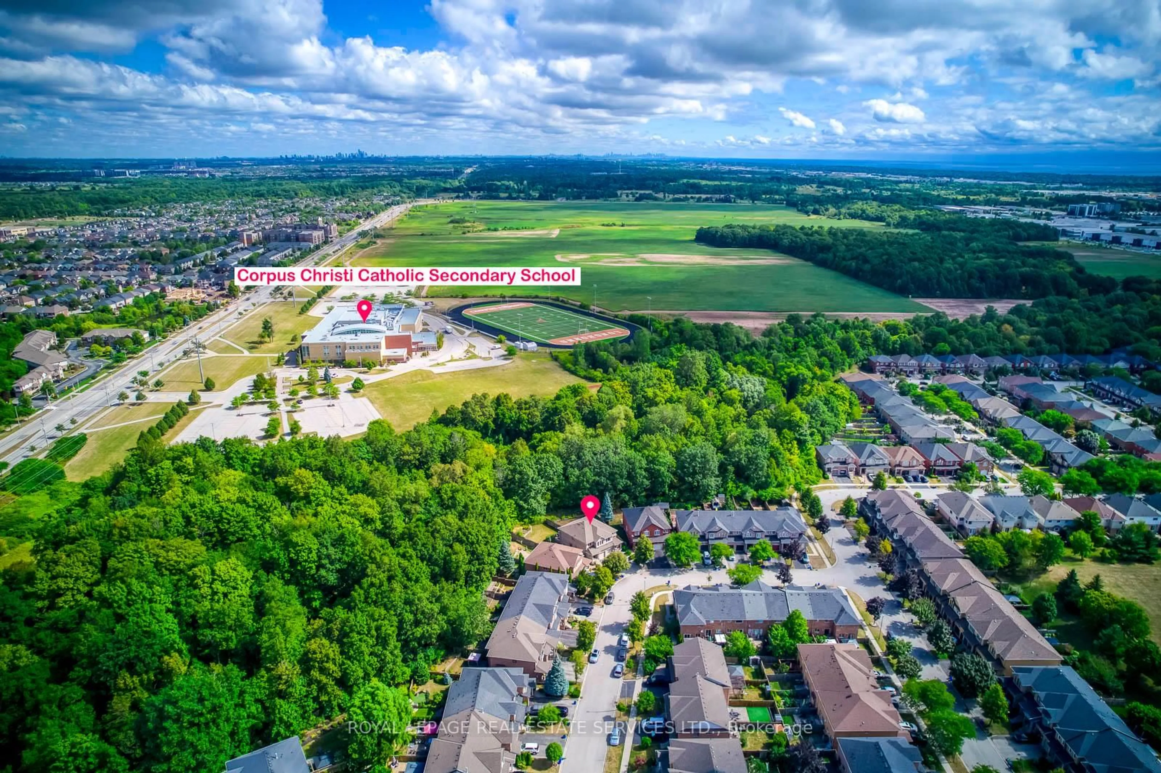 A pic from outside/outdoor area/front of a property/back of a property/a pic from drone, street for 5151 Falconcrest Dr, Burlington Ontario L7L 6K4