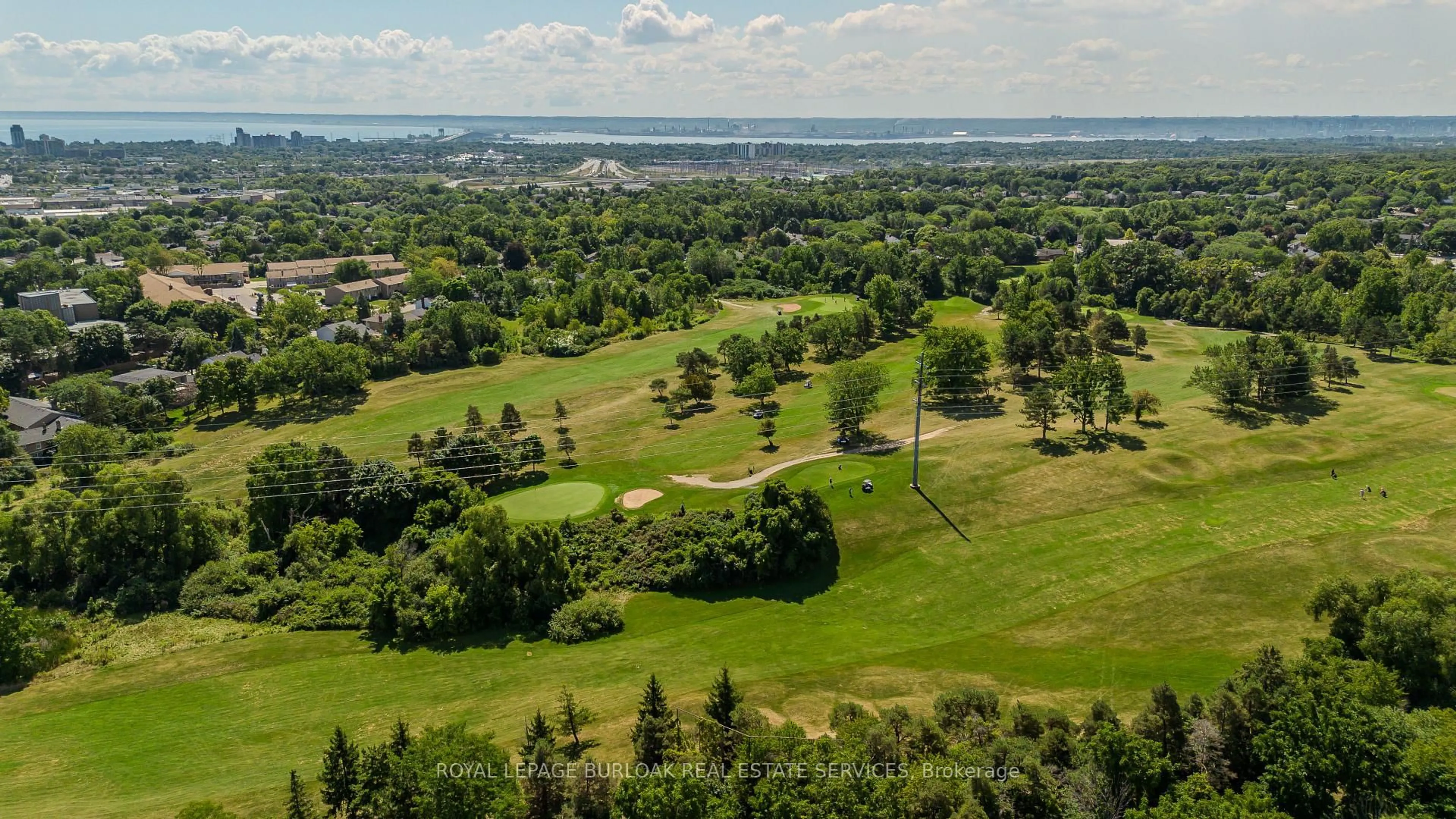 A pic from outside/outdoor area/front of a property/back of a property/a pic from drone, forest/trees view for 1407 Oakmont Common, Burlington Ontario L7P 0V8