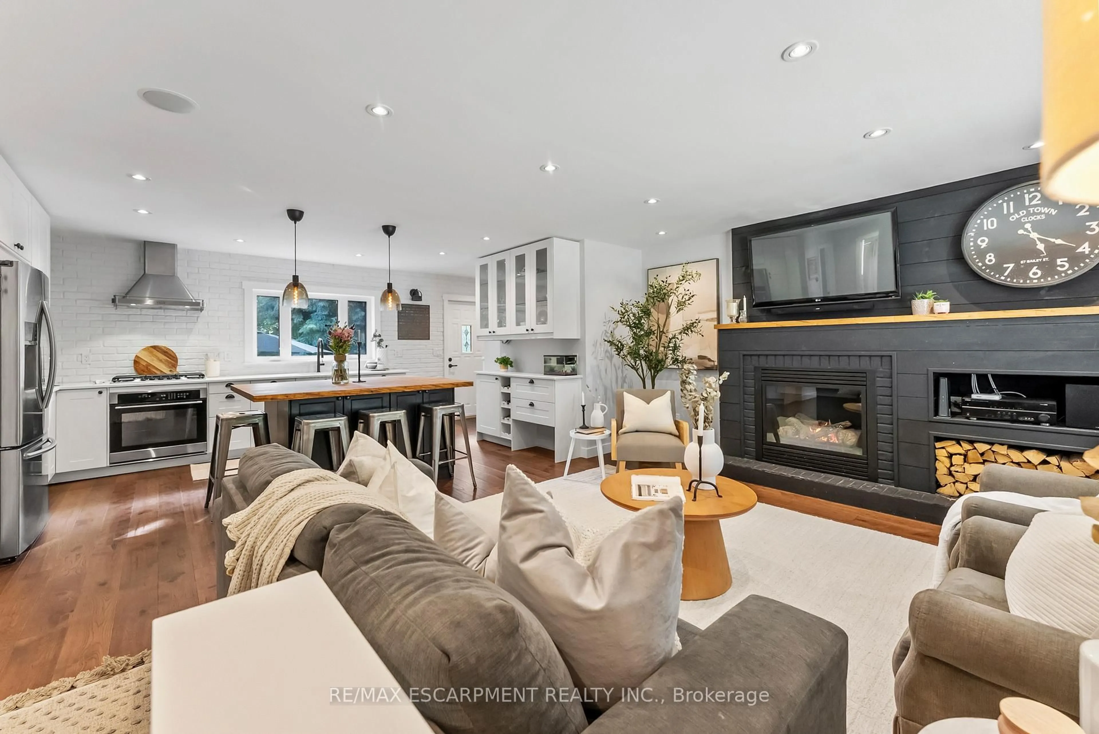 Open concept kitchen, unknown for 1270 Homewood Dr, Burlington Ontario L7P 2M6