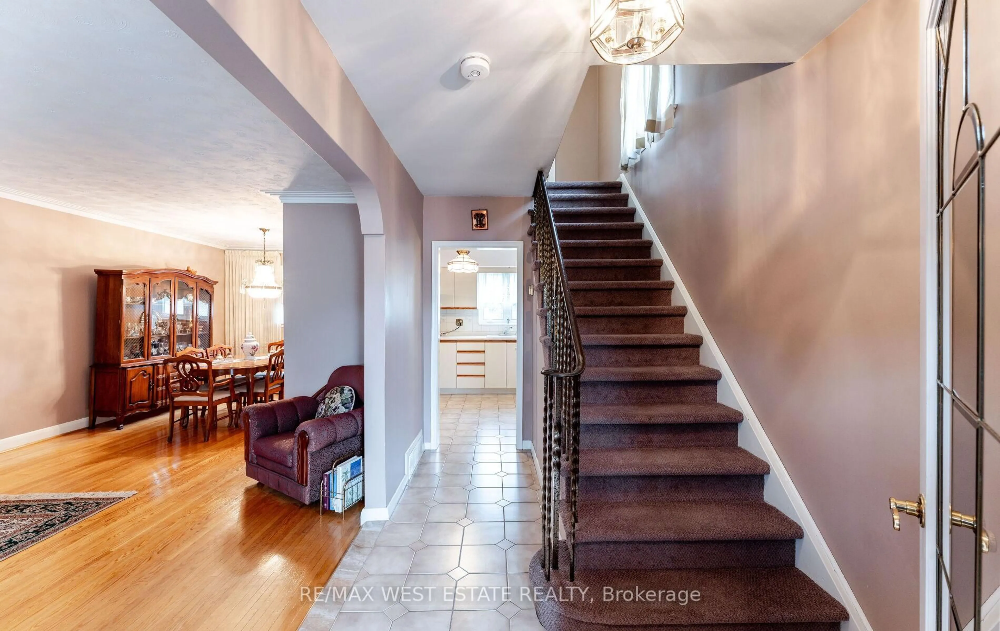 Indoor entryway for 1468 Wilson Ave, Toronto Ontario M3M 1J7