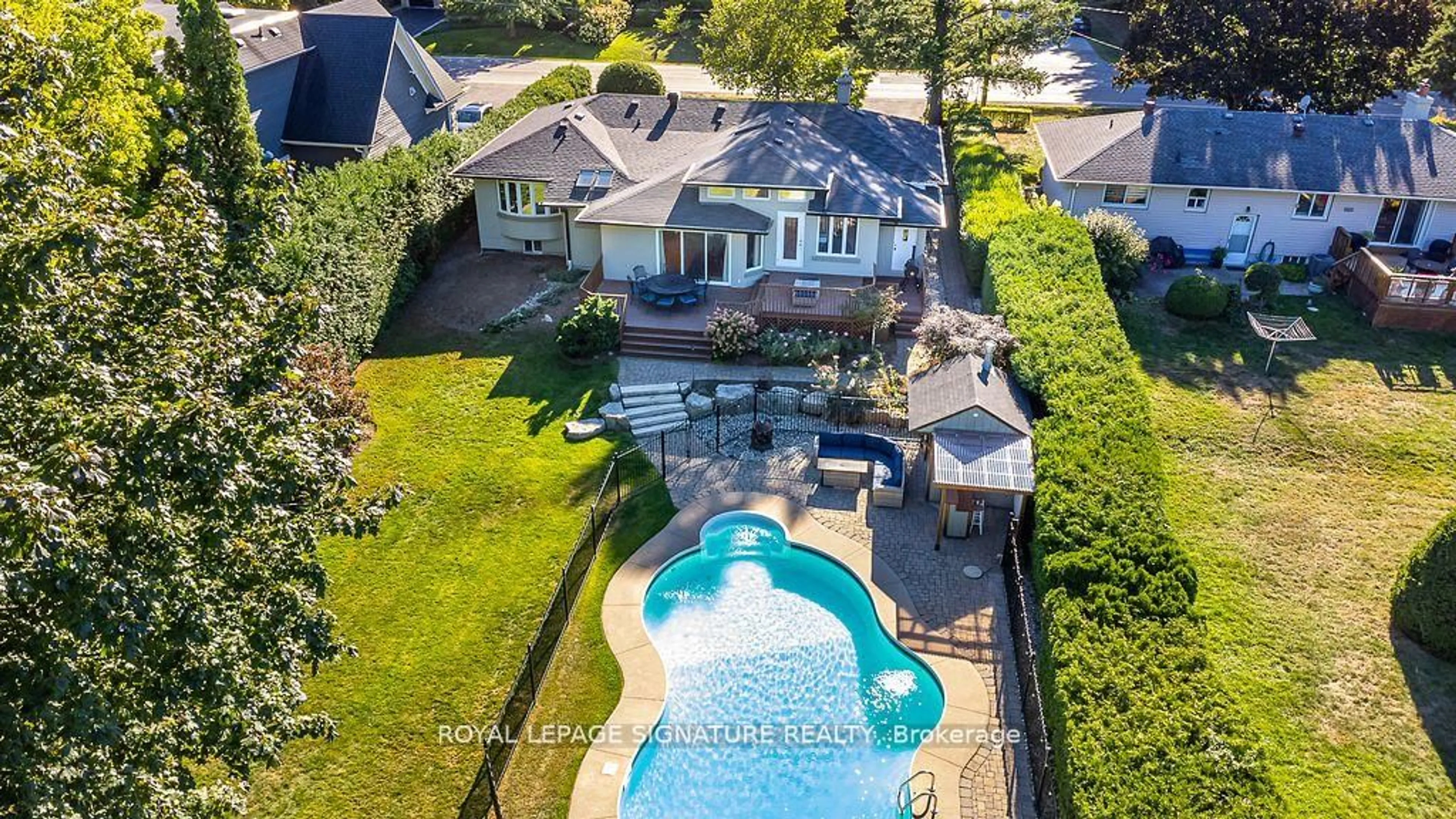 A pic from outside/outdoor area/front of a property/back of a property/a pic from drone, water/lake/river/ocean view for 383 Maplehurst Ave, Oakville Ontario L6L 4Y3