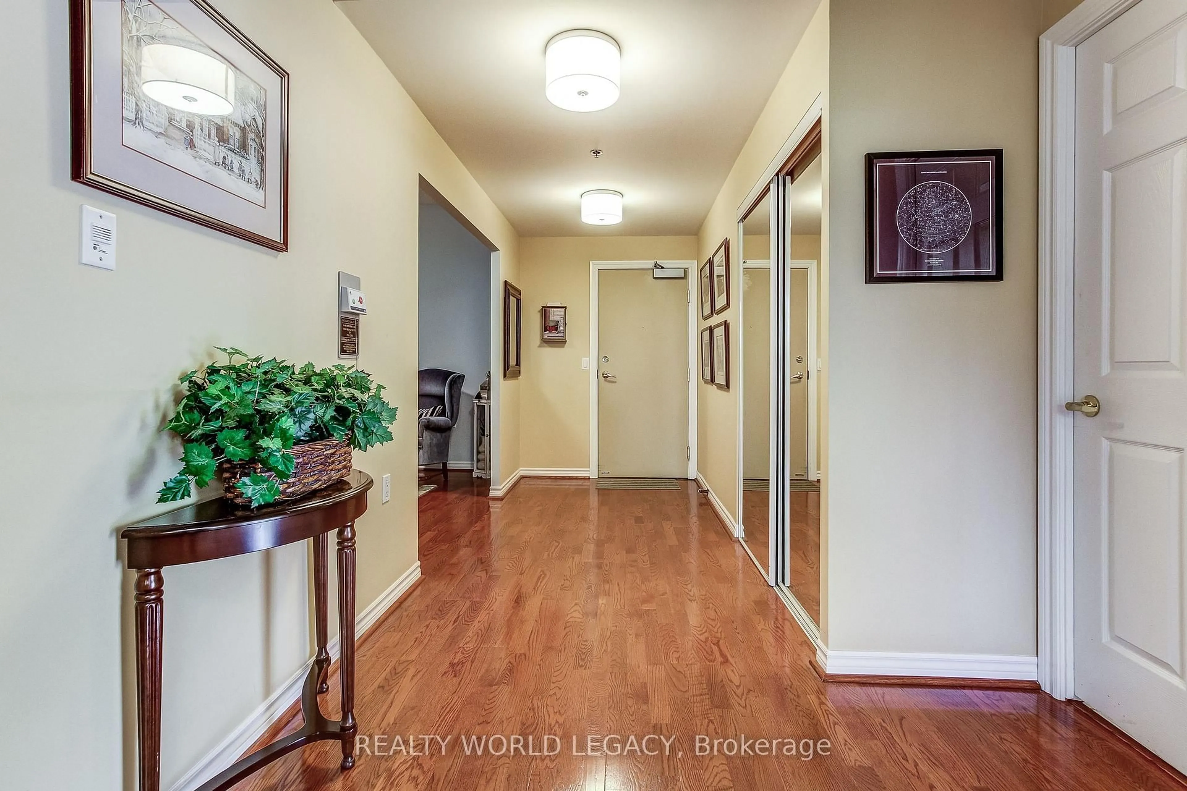 Indoor entryway for 100 Burloak Dr #2509, Burlington Ontario L7L 6P6
