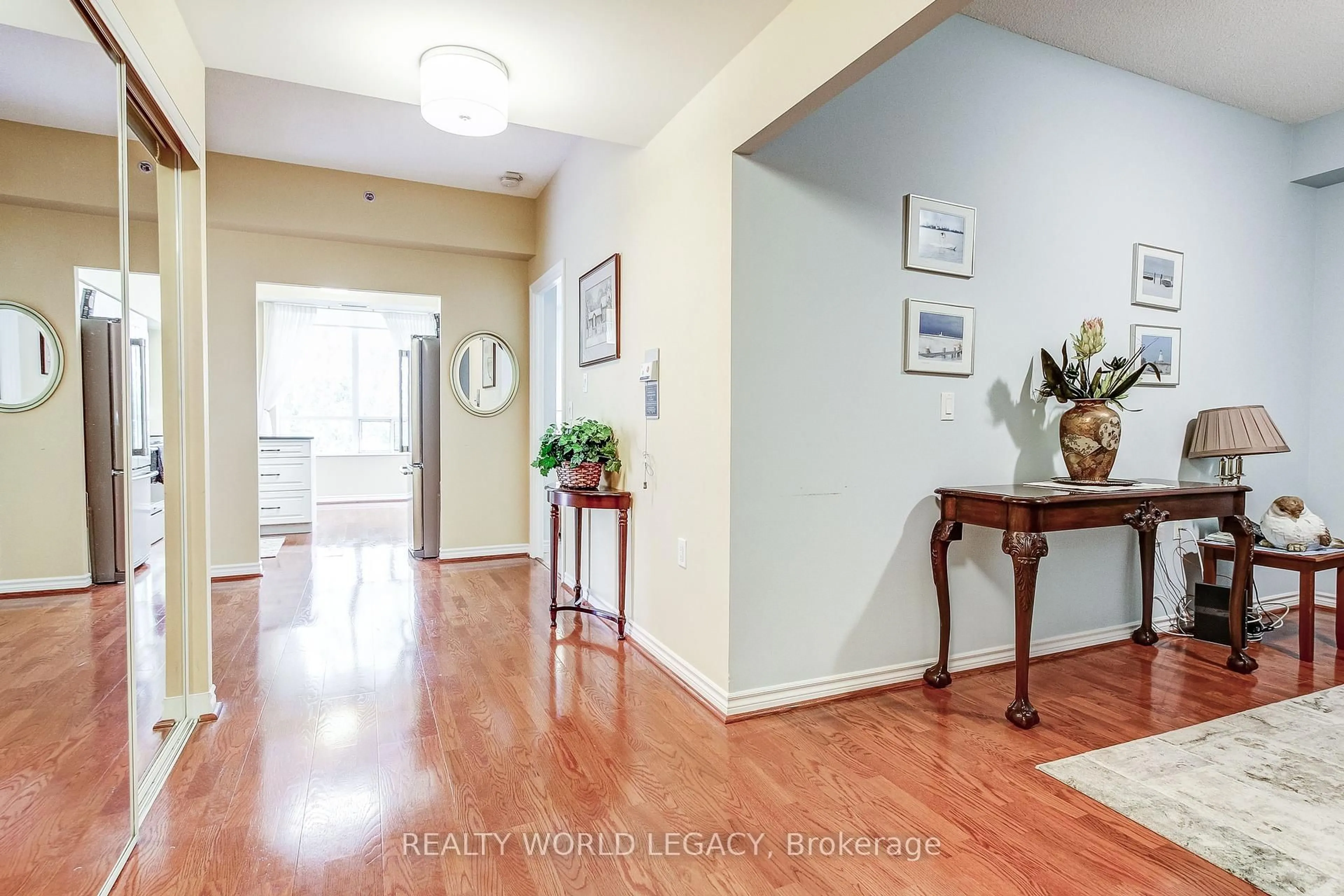Indoor entryway for 100 Burloak Dr #2509, Burlington Ontario L7L 6P6
