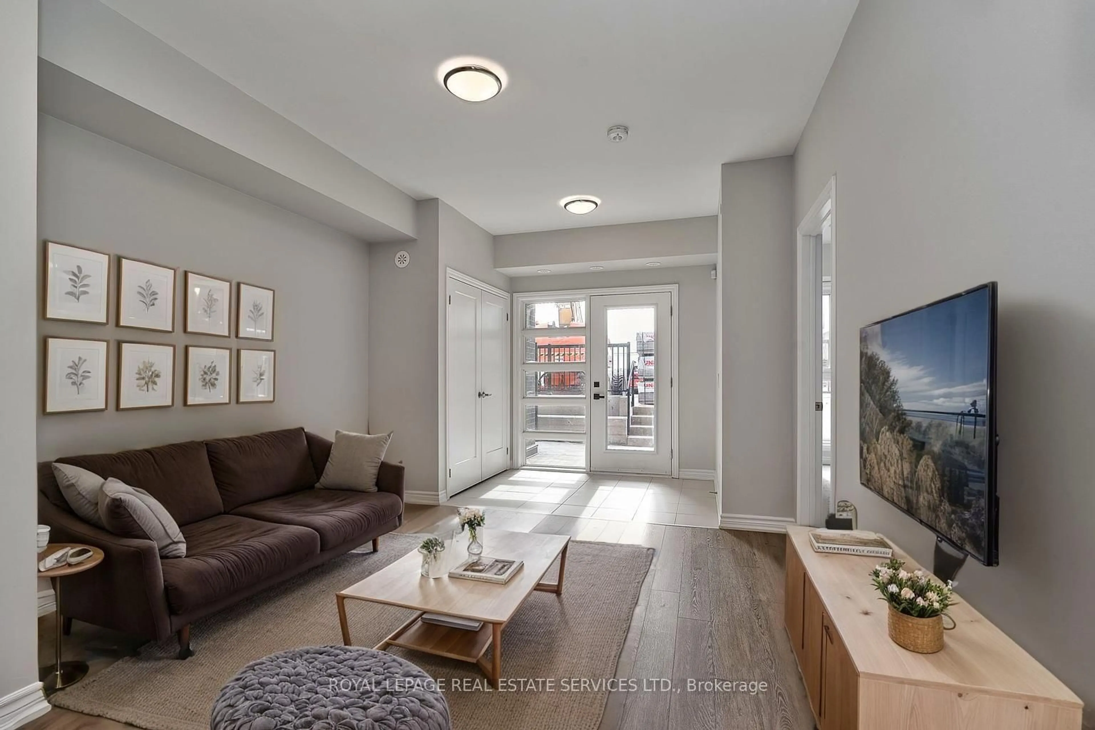 Indoor entryway for 349 Wheat Boom Dr #118, Oakville Ontario L6H 7X4