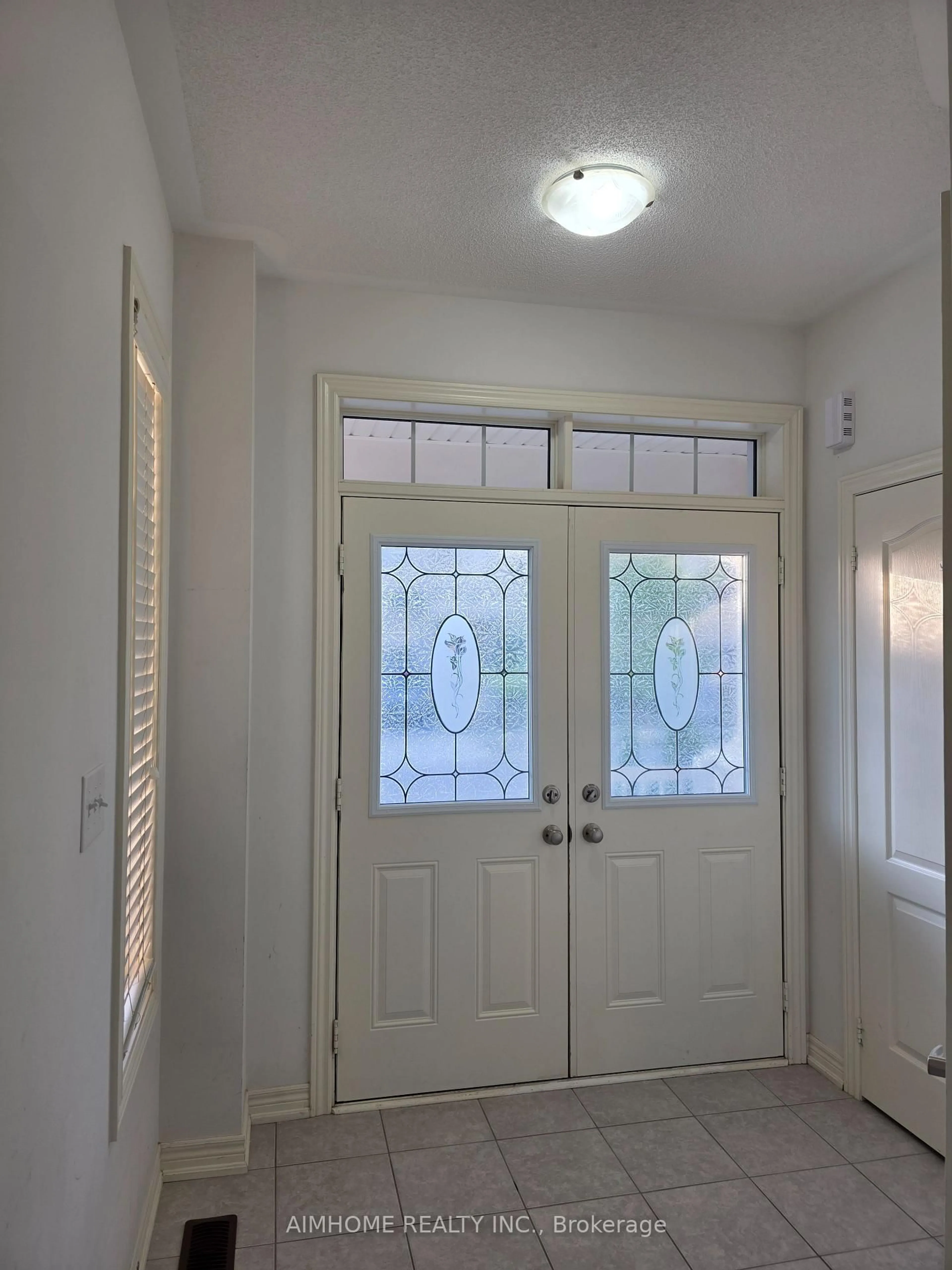 Indoor entryway for 426 George Ryan Ave, Oakville Ontario L6H 0S2