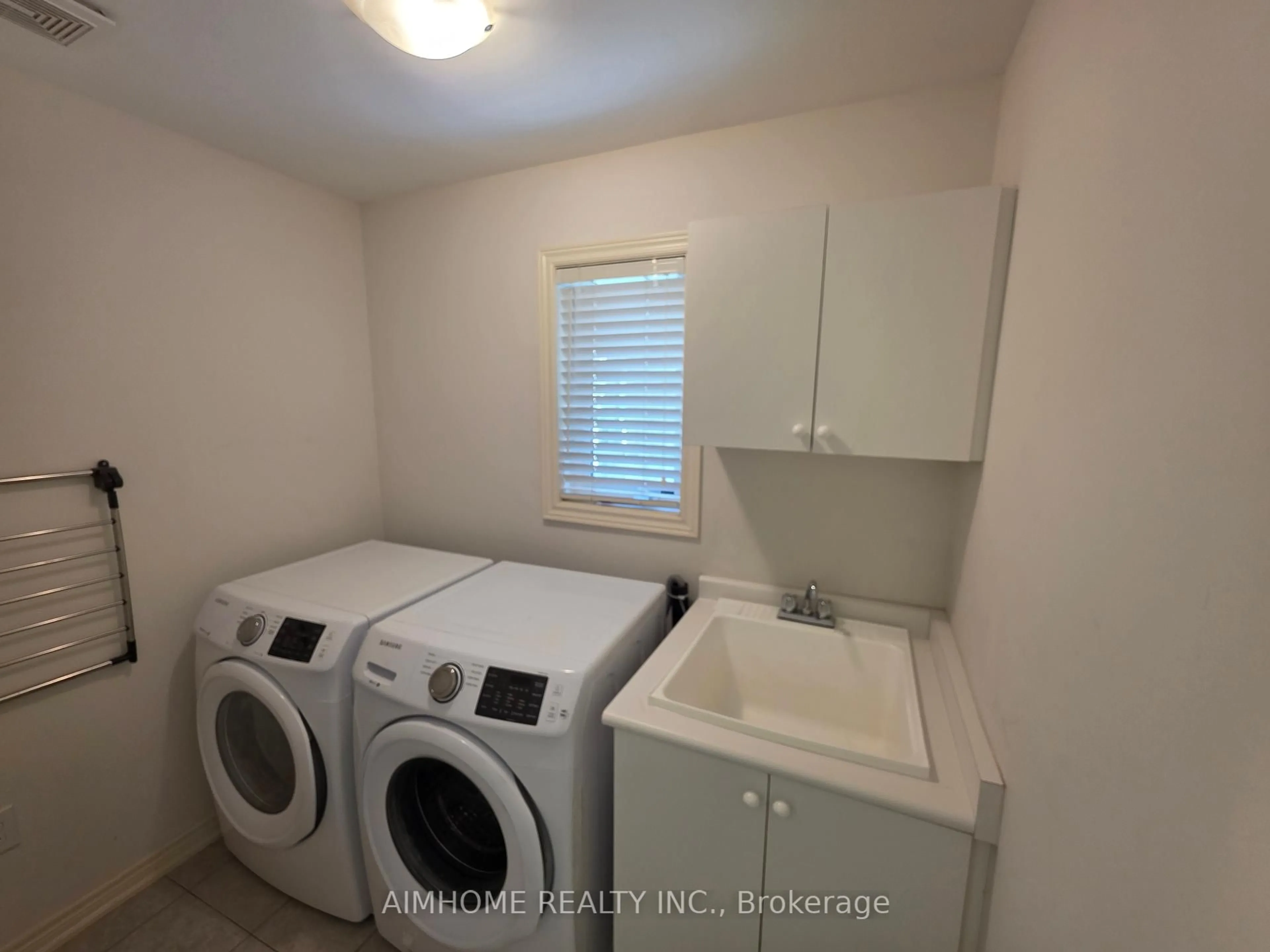 Laundry room for 426 George Ryan Ave, Oakville Ontario L6H 0S2