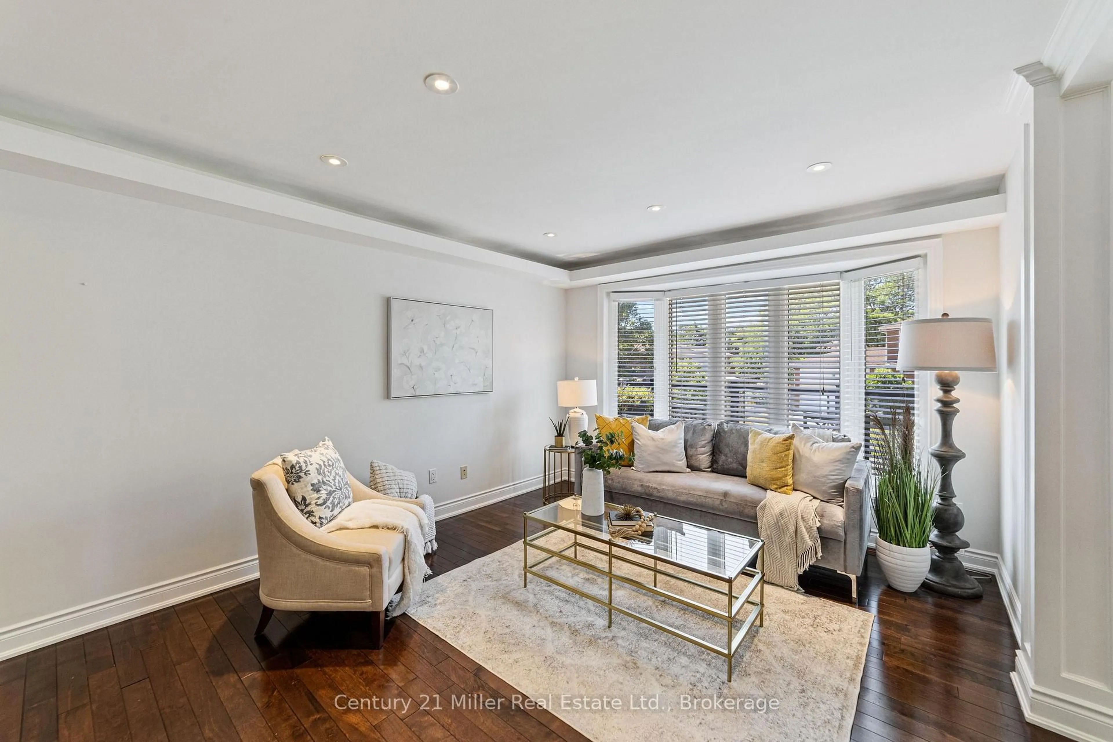 Living room with furniture, unknown for 1363 Harmsworth Sq, Oakville Ontario L6H 3E7