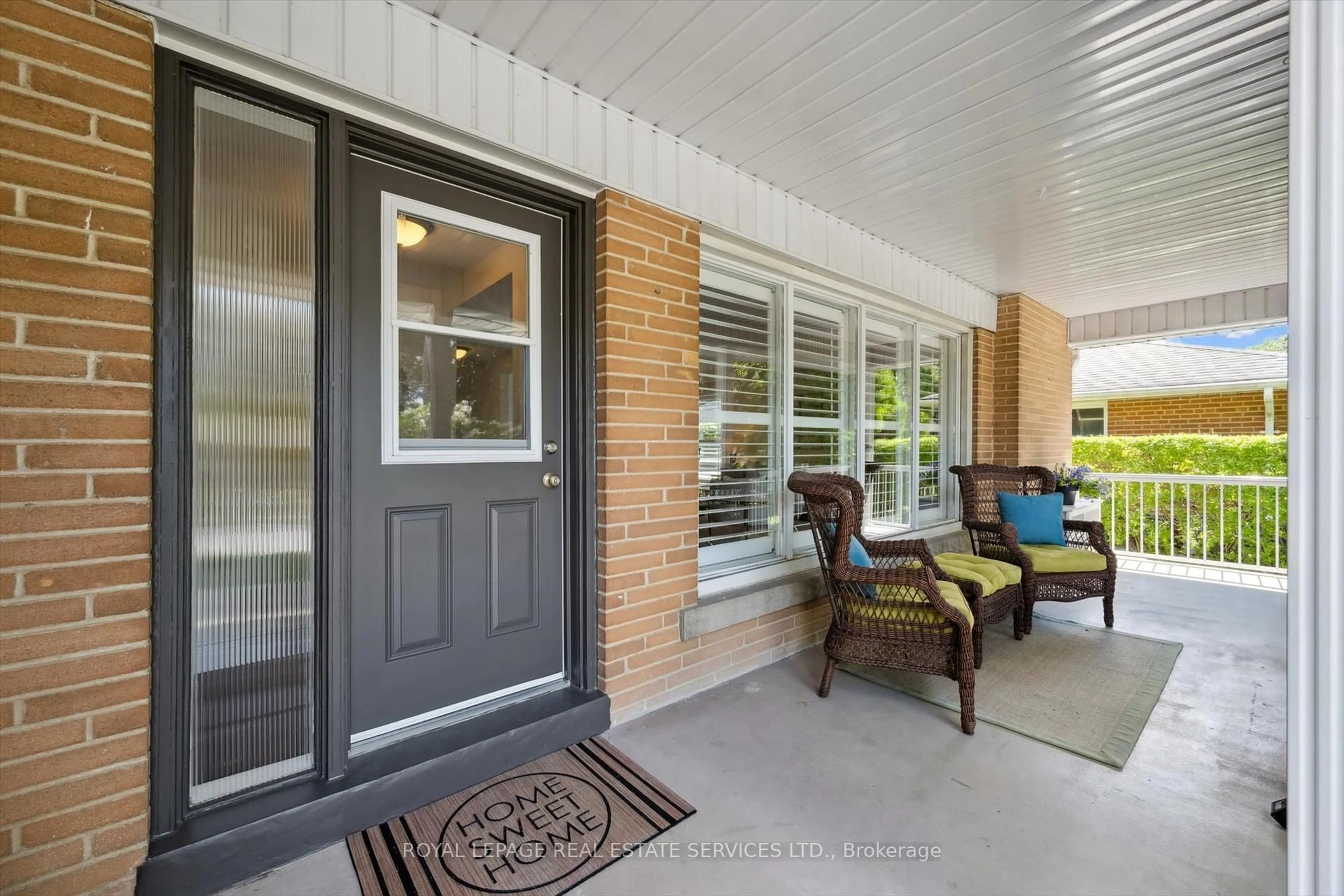 Indoor entryway for 131 Lloyd Manor Rd, Toronto Ontario M9B 5J8