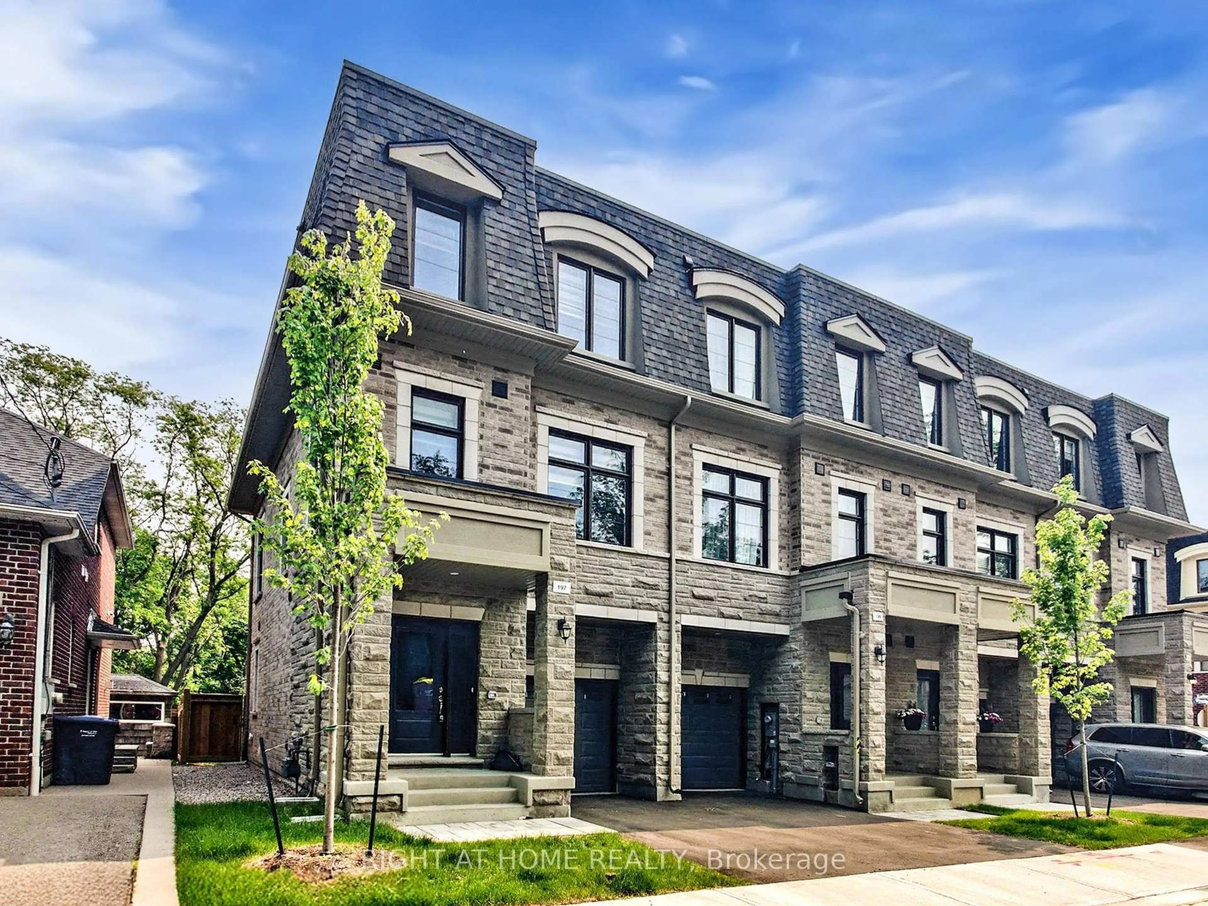 Home with brick exterior material, street for 197 Wyndham St, Mississauga Ontario L5M 2S5