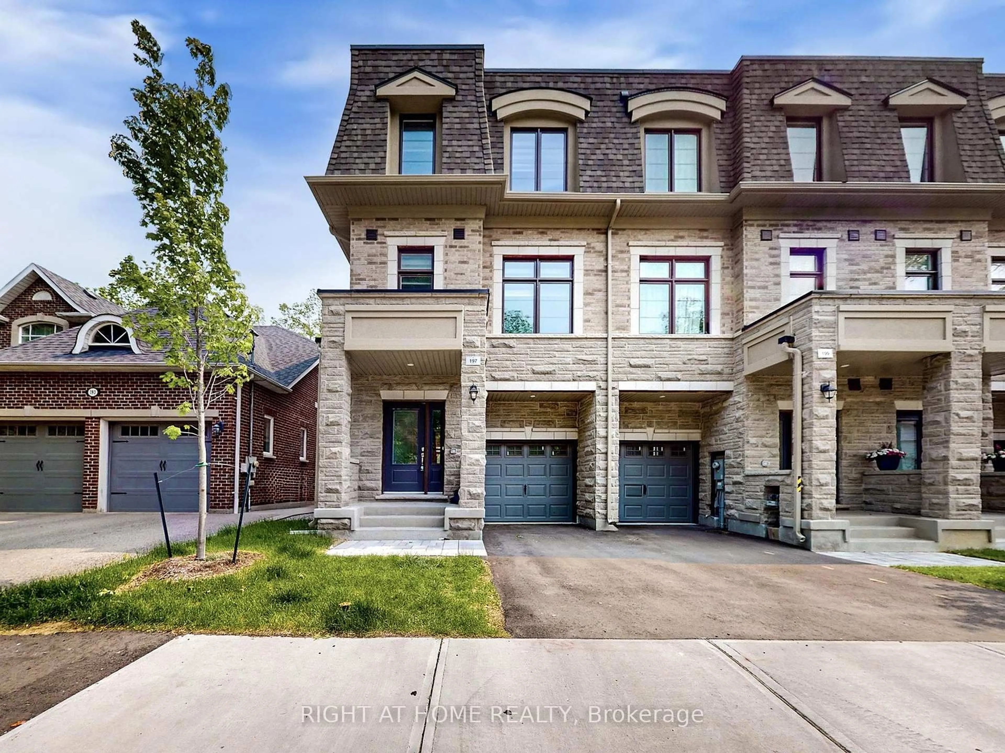 Home with brick exterior material, street for 197 Wyndham St, Mississauga Ontario L5M 2S5