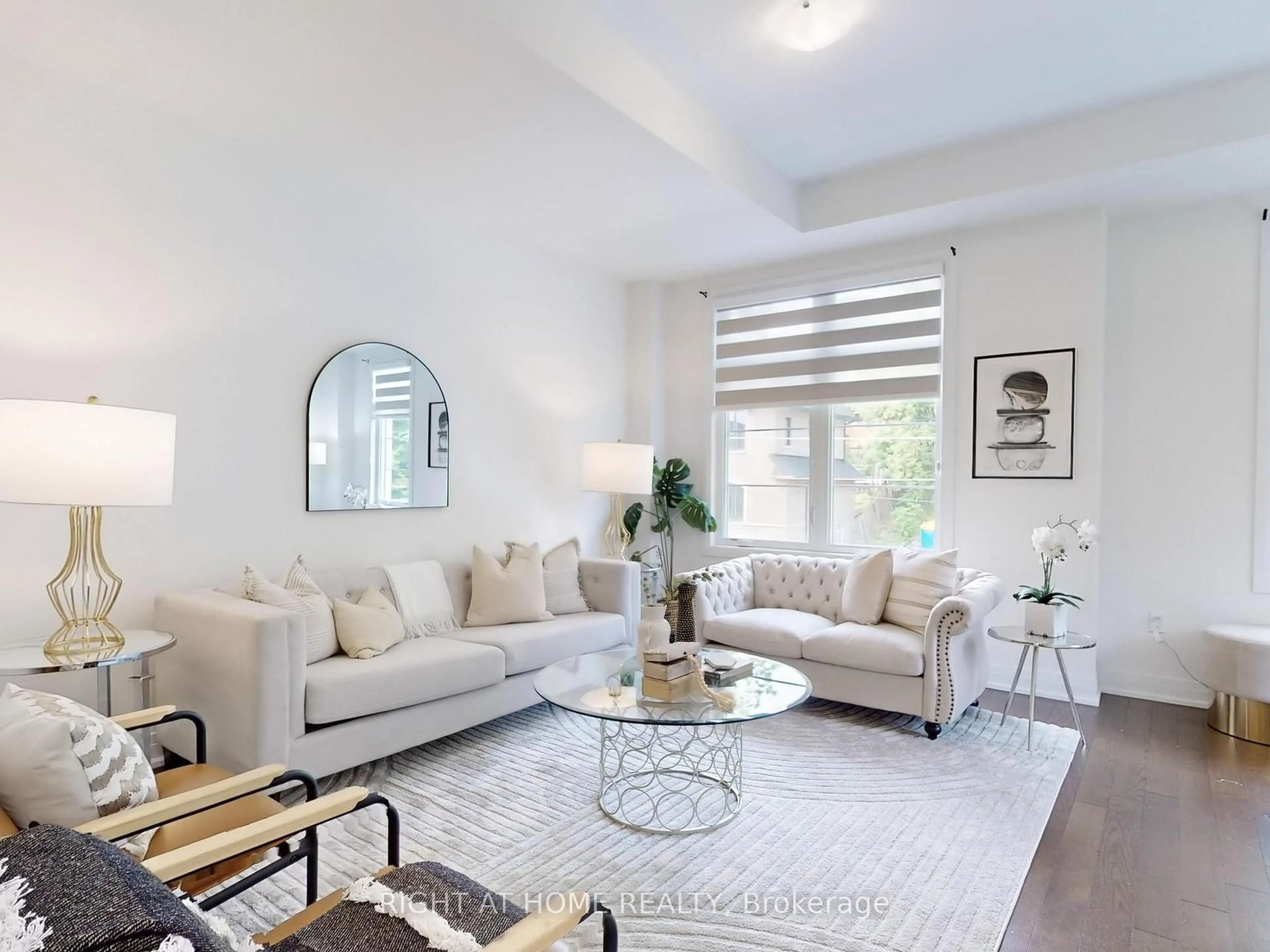Living room with furniture, unknown for 197 Wyndham St, Mississauga Ontario L5M 2S5