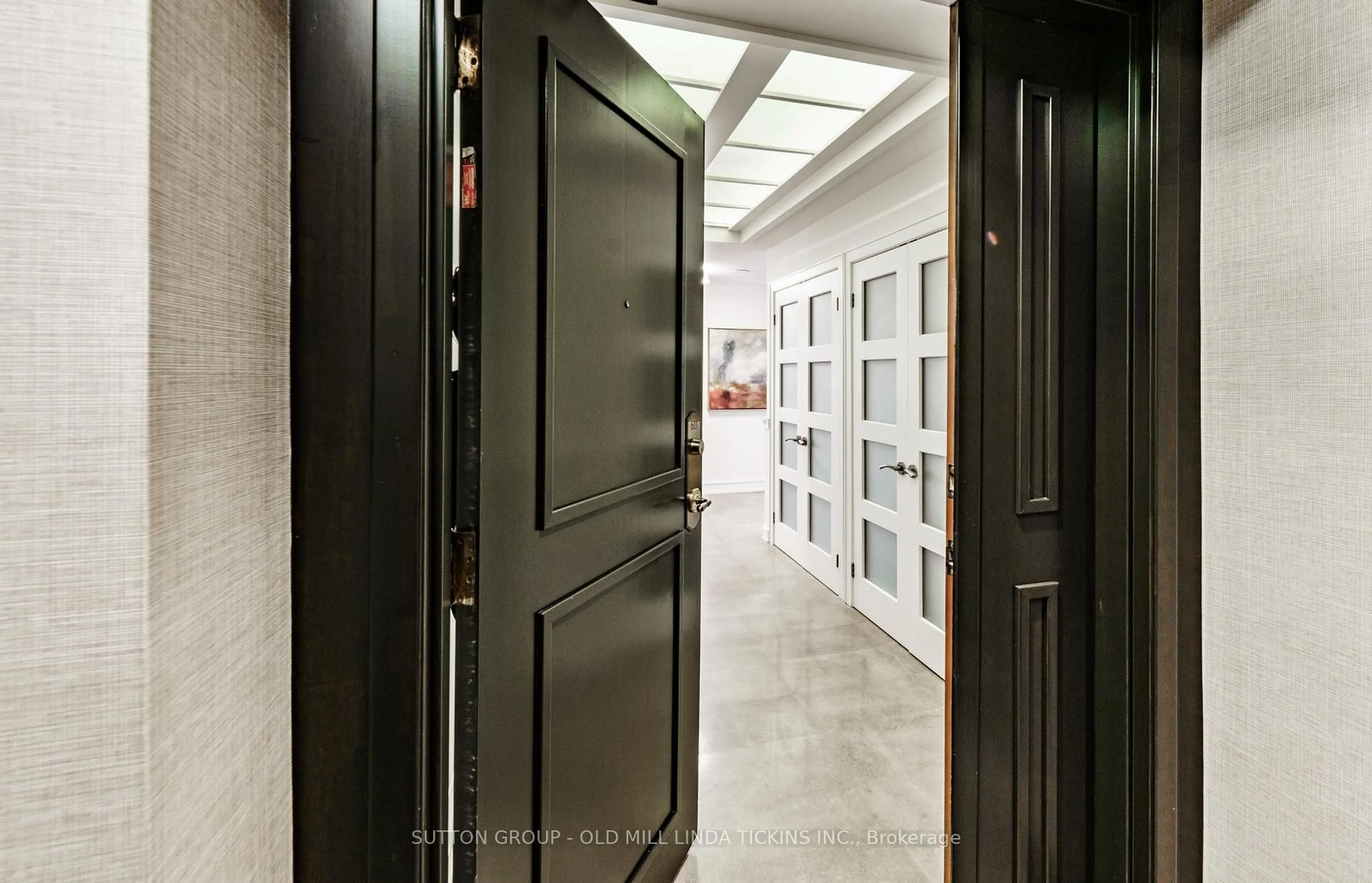 Indoor foyer for 2662 Bloor St #611, Toronto Ontario M8X 2Z7