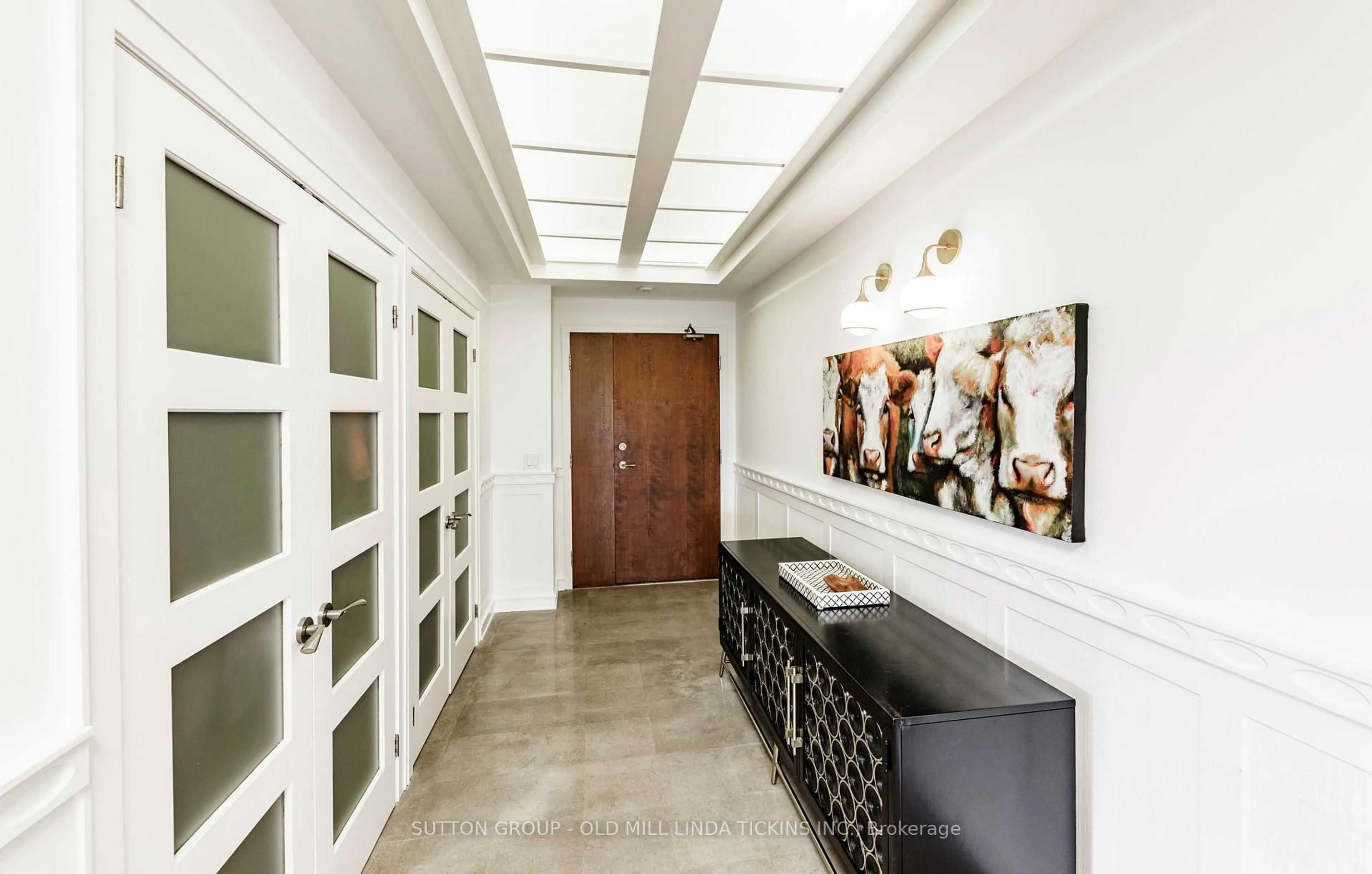 Indoor foyer for 2662 Bloor St #611, Toronto Ontario M8X 2Z7