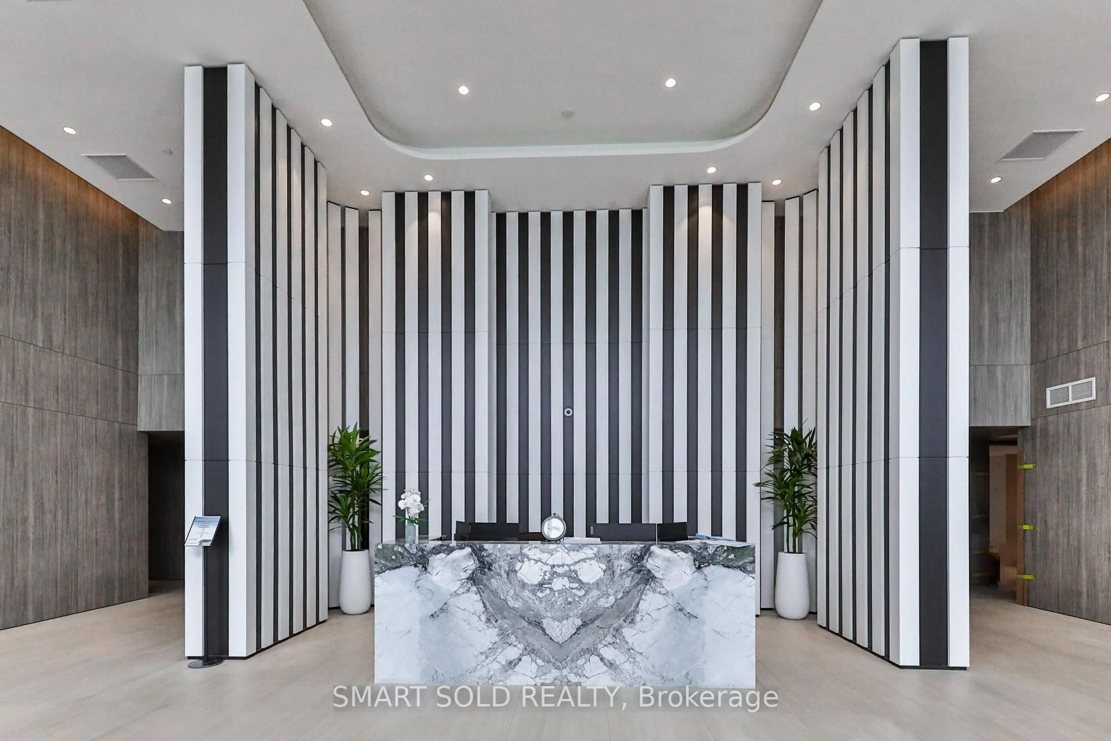 Unknown for 220 Missinnihe Way #114, Mississauga Ontario L5H 0A9