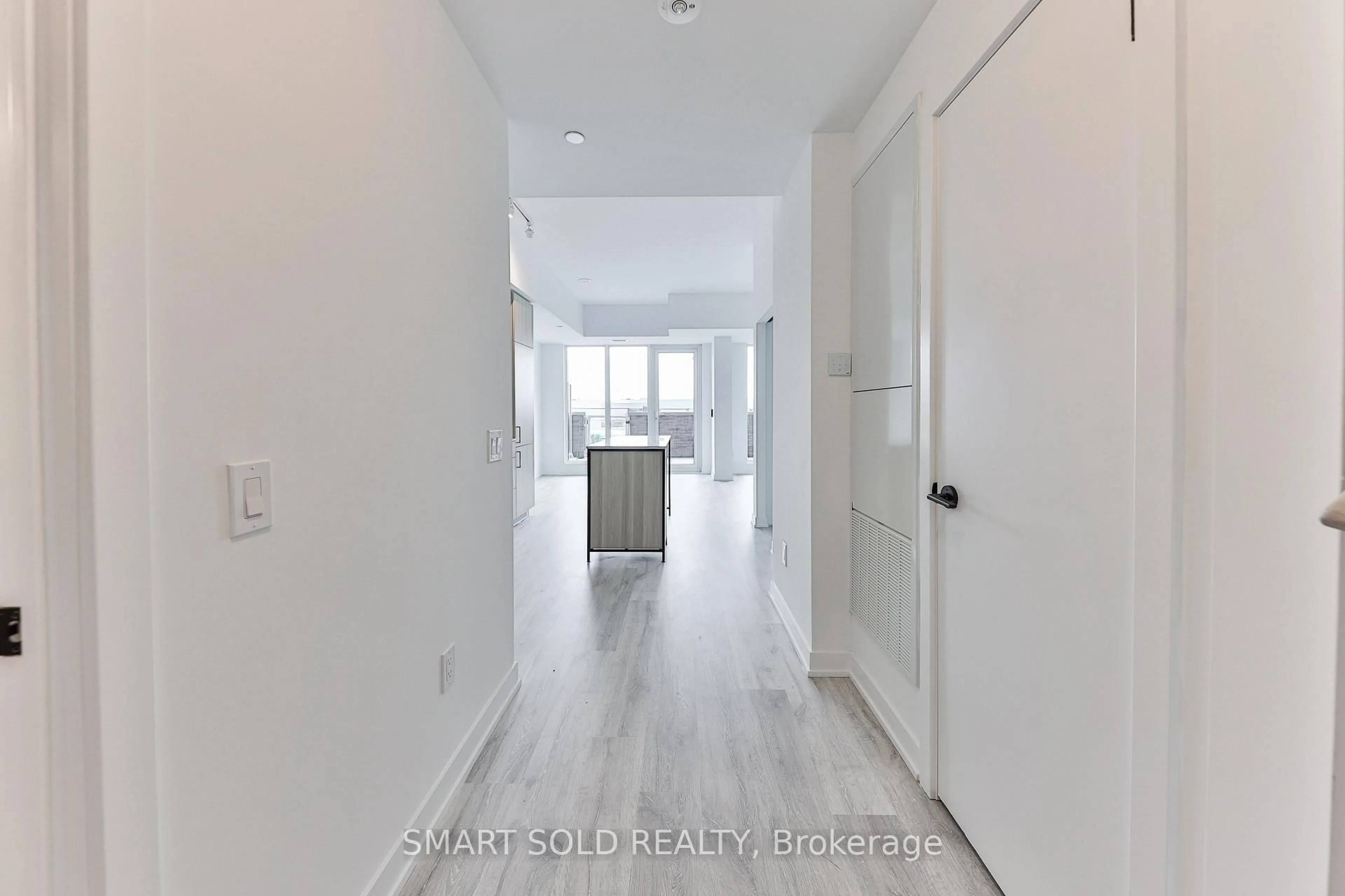 Unknown for 220 Missinnihe Way #114, Mississauga Ontario L5H 0A9