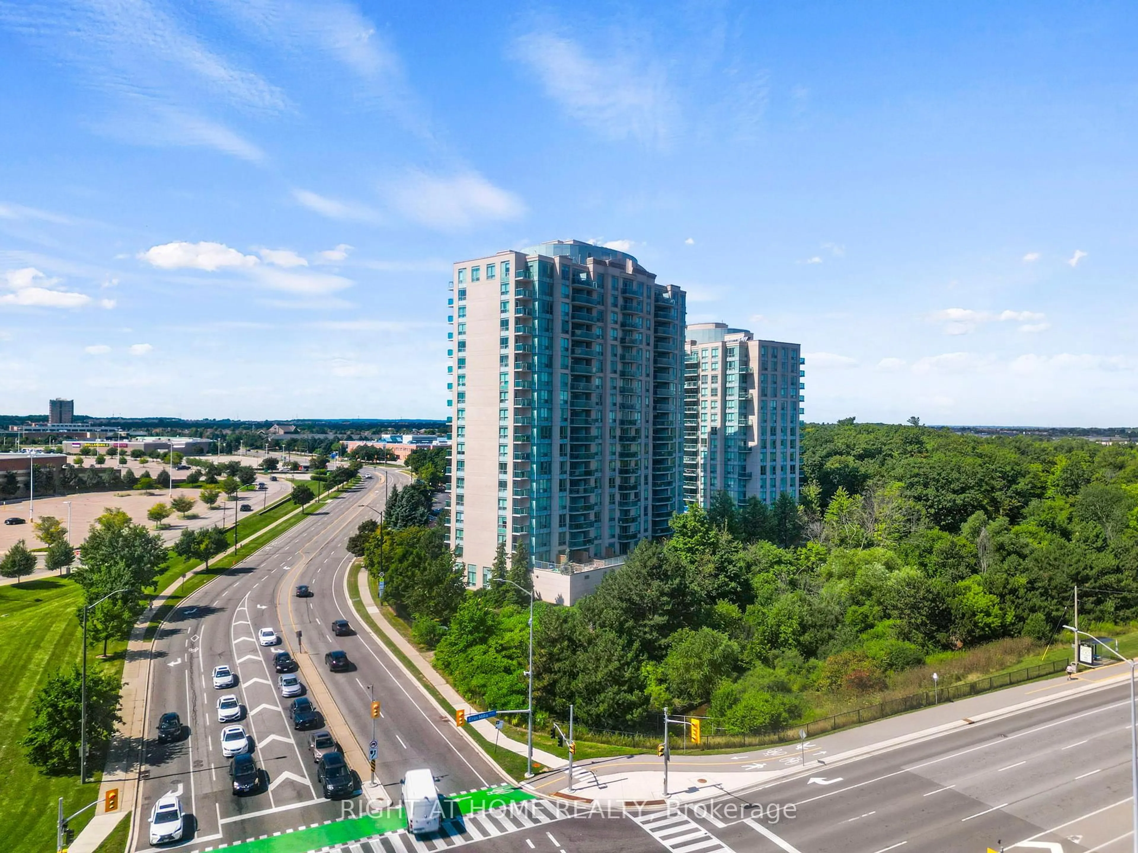 A pic from outside/outdoor area/front of a property/back of a property/a pic from drone, city buildings view from balcony for 2545 Erin Centre Blvd #1611, Mississauga Ontario L5M 6Z9