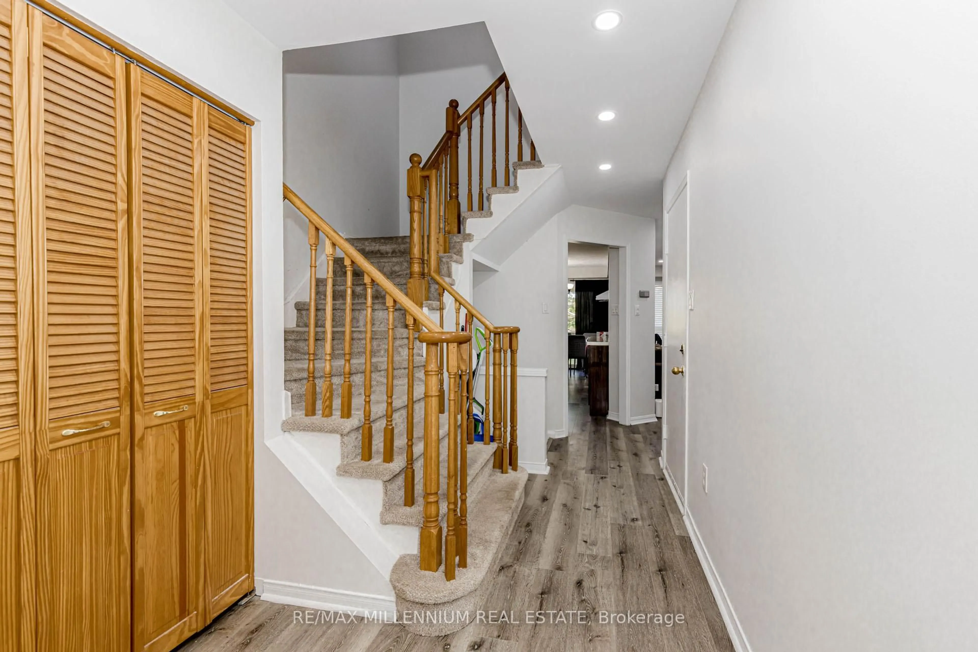 Indoor entryway for 4605 Donegal Dr #28, Mississauga Ontario L5M 4X7