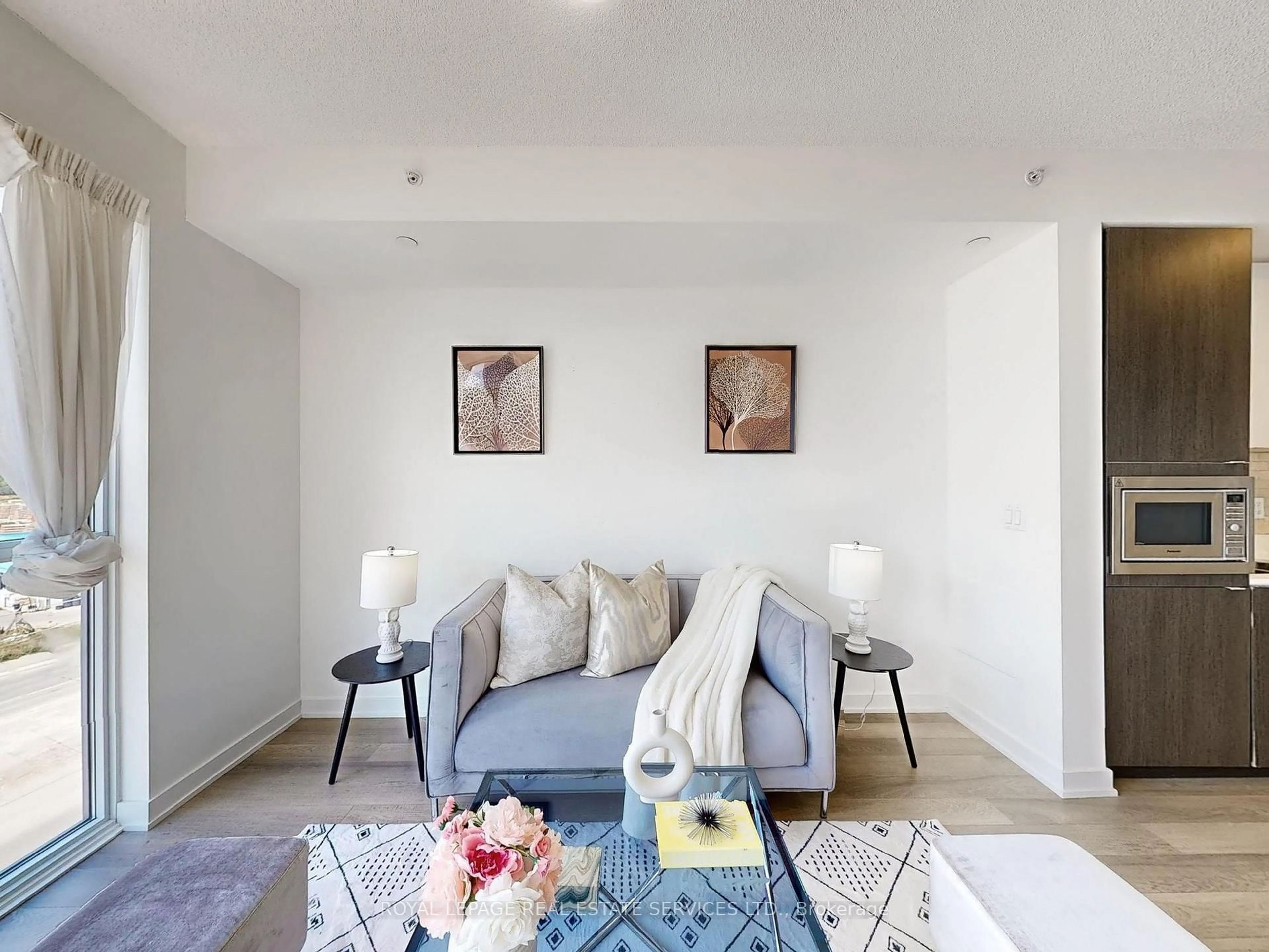 Living room with furniture, unknown for 5230 Dundas St #625A, Burlington Ontario L7L 0J5