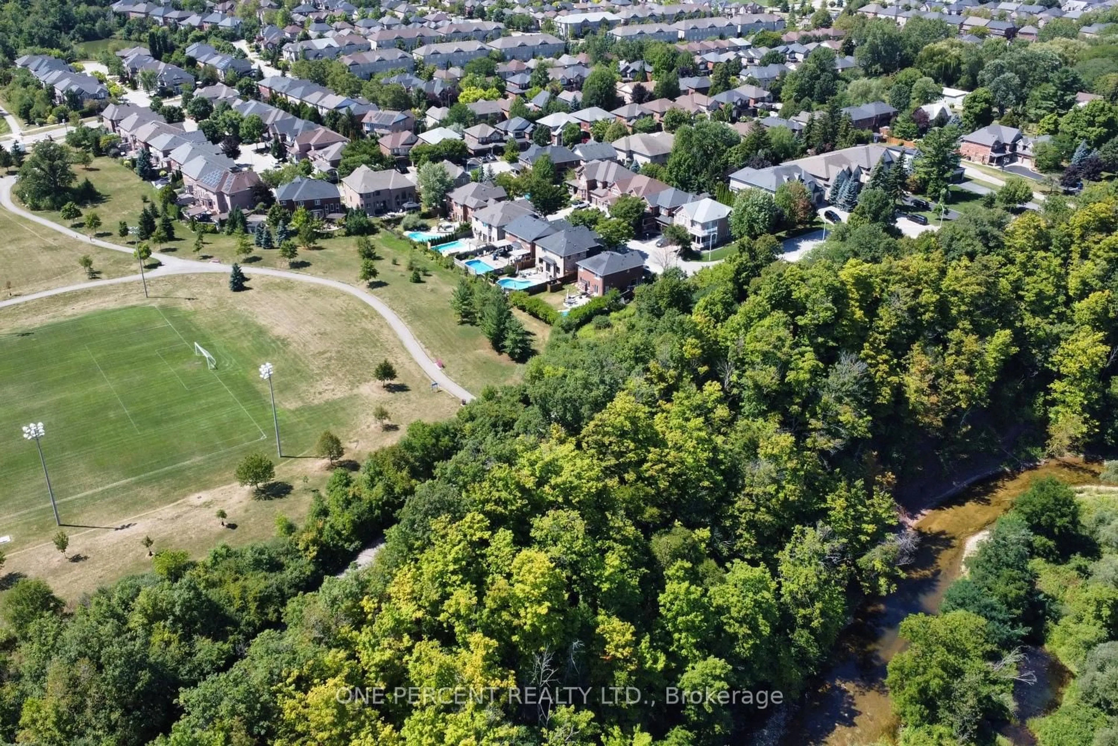 A pic from outside/outdoor area/front of a property/back of a property/a pic from drone, street for 5502 Twelve Mile Tr, Burlington Ontario L7L 7L3