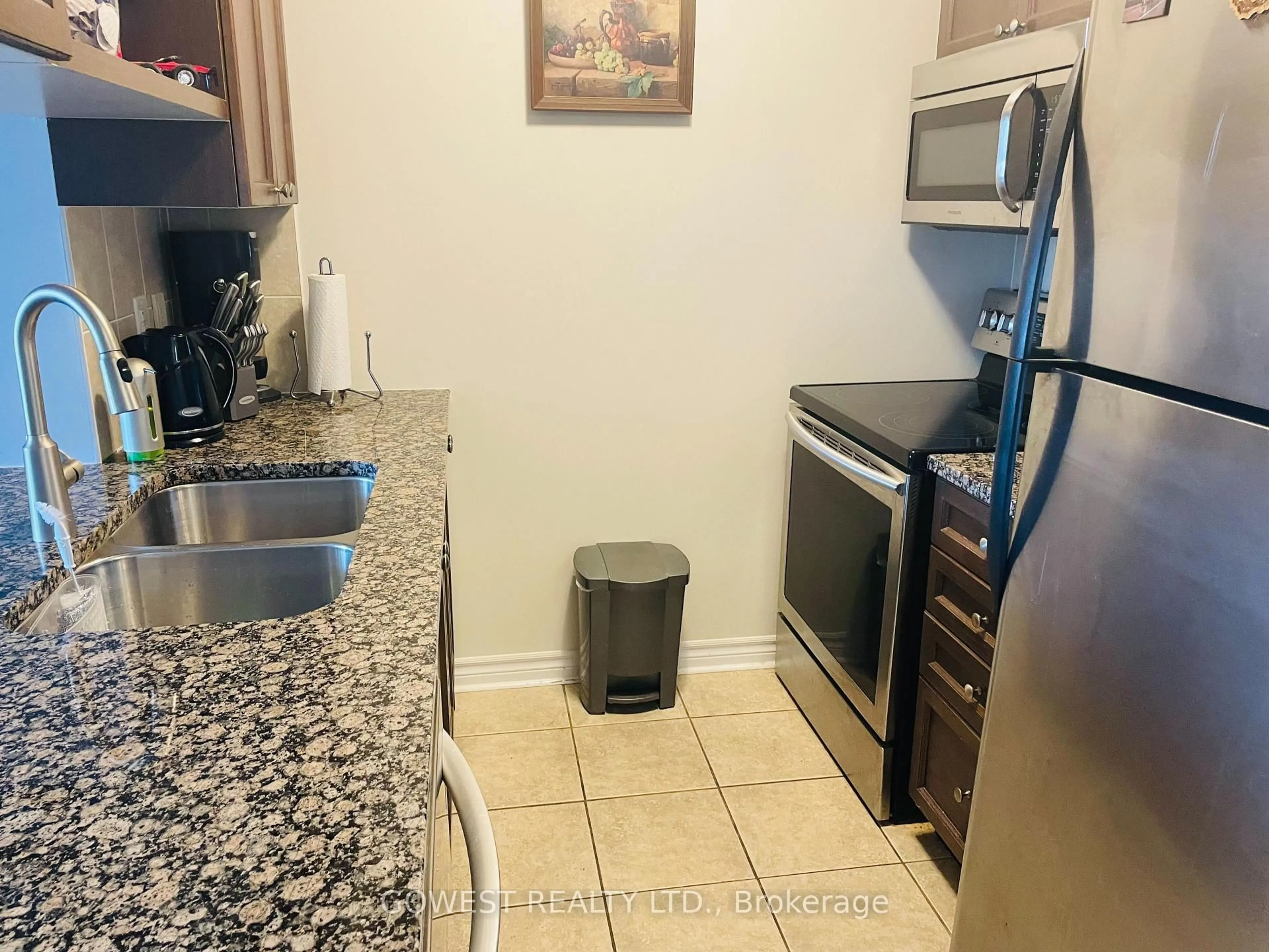 Standard kitchen, unknown for 2379 Central Park Dr #909, Oakville Ontario L6H 0E3