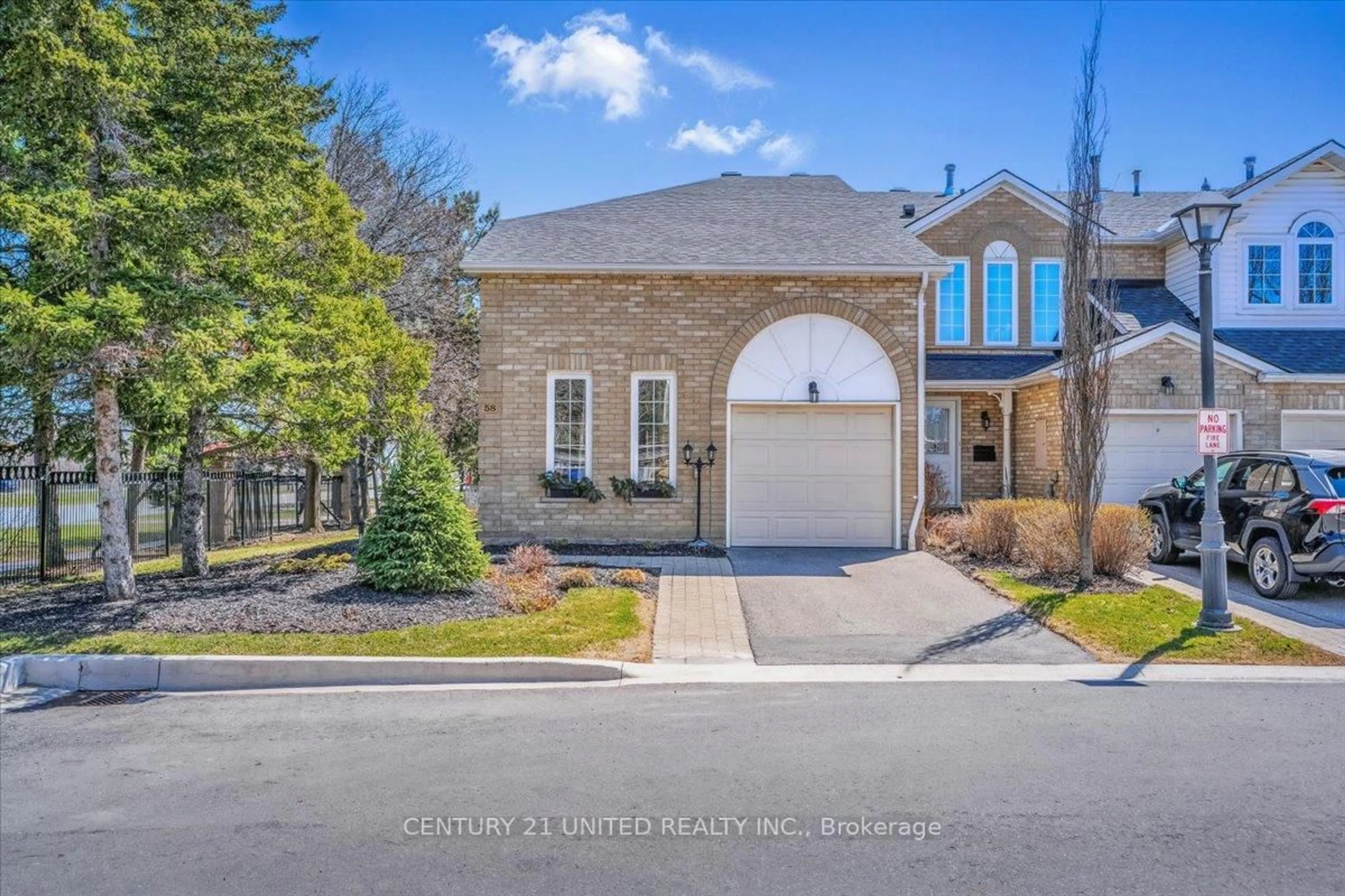 Home with brick exterior material, street for 58 Heathcliffe Sq #58, Brampton Ontario L6S 5R5
