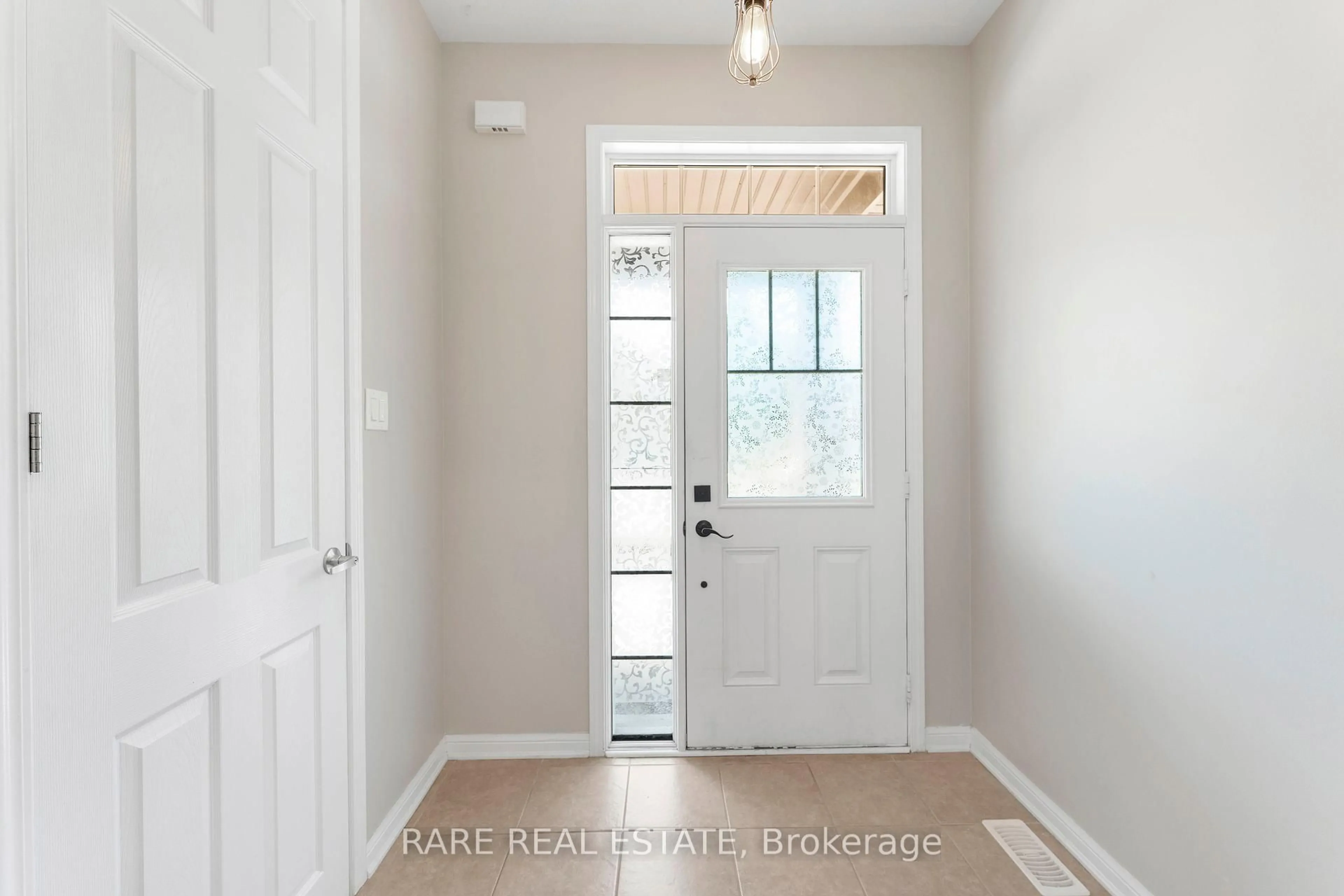 Indoor entryway for 953 Rigo Cross, Milton Ontario L9T 8C5
