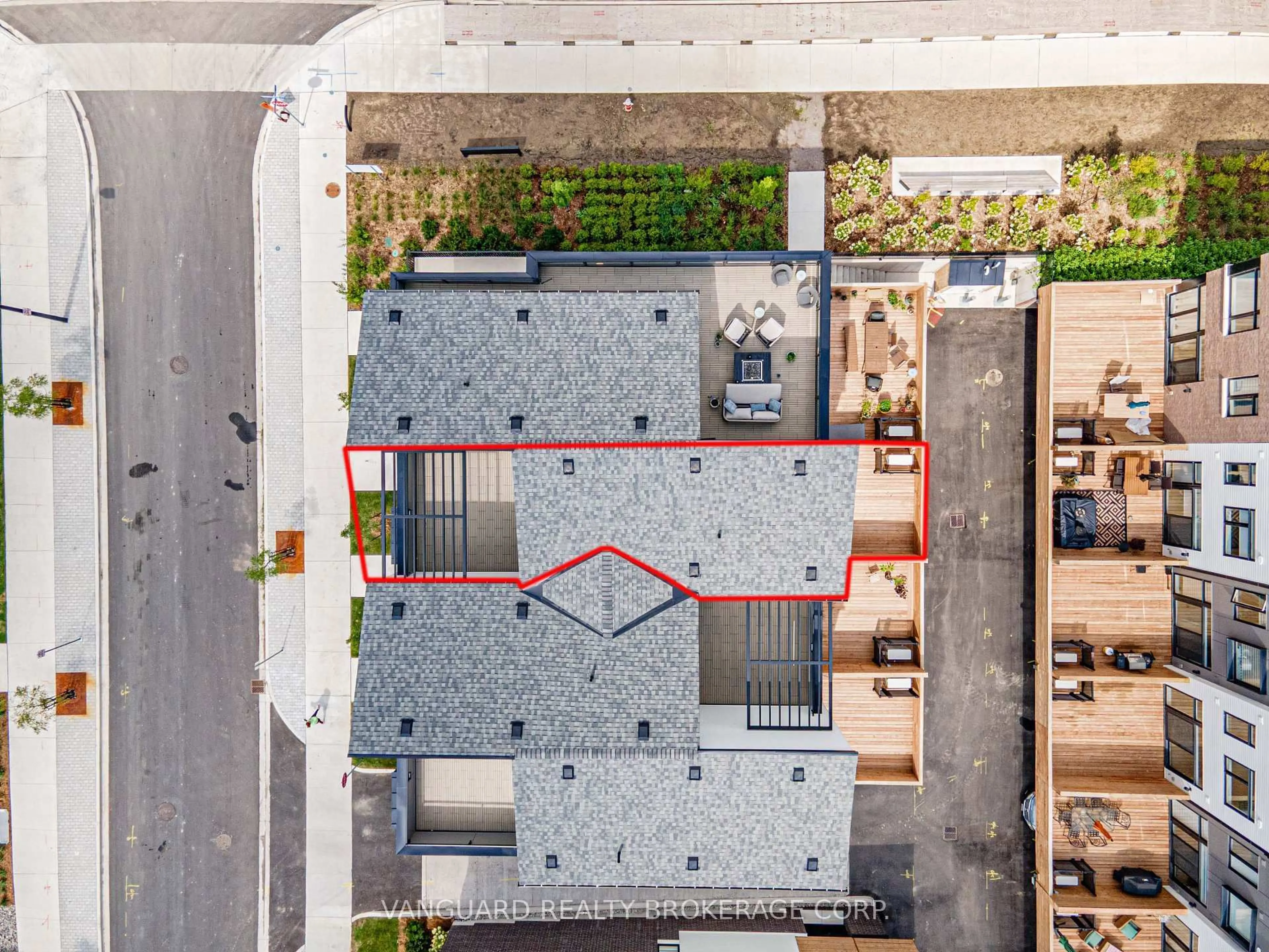 A pic from outside/outdoor area/front of a property/back of a property/a pic from drone, street for 15 Lou Parsons Way #21, Mississauga Ontario L5H 0B2